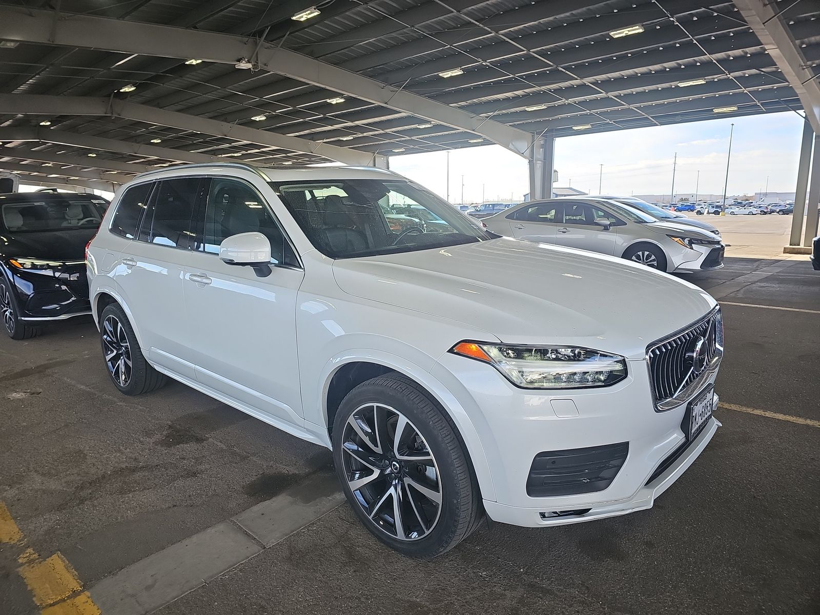 2022 Volvo XC90 T6 Momentum AWD