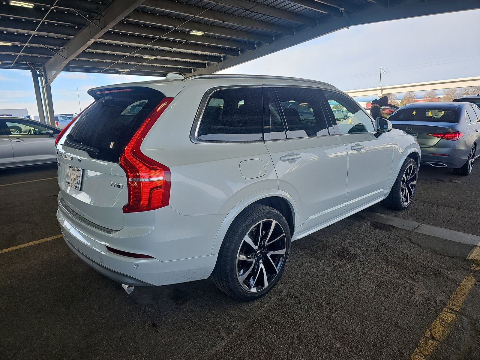 2022 Volvo XC90 T6 Momentum AWD