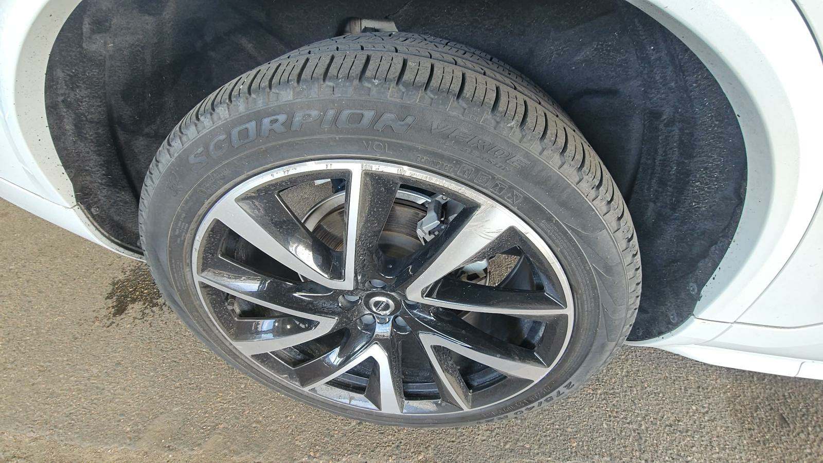 2022 Volvo XC90 T6 Momentum AWD