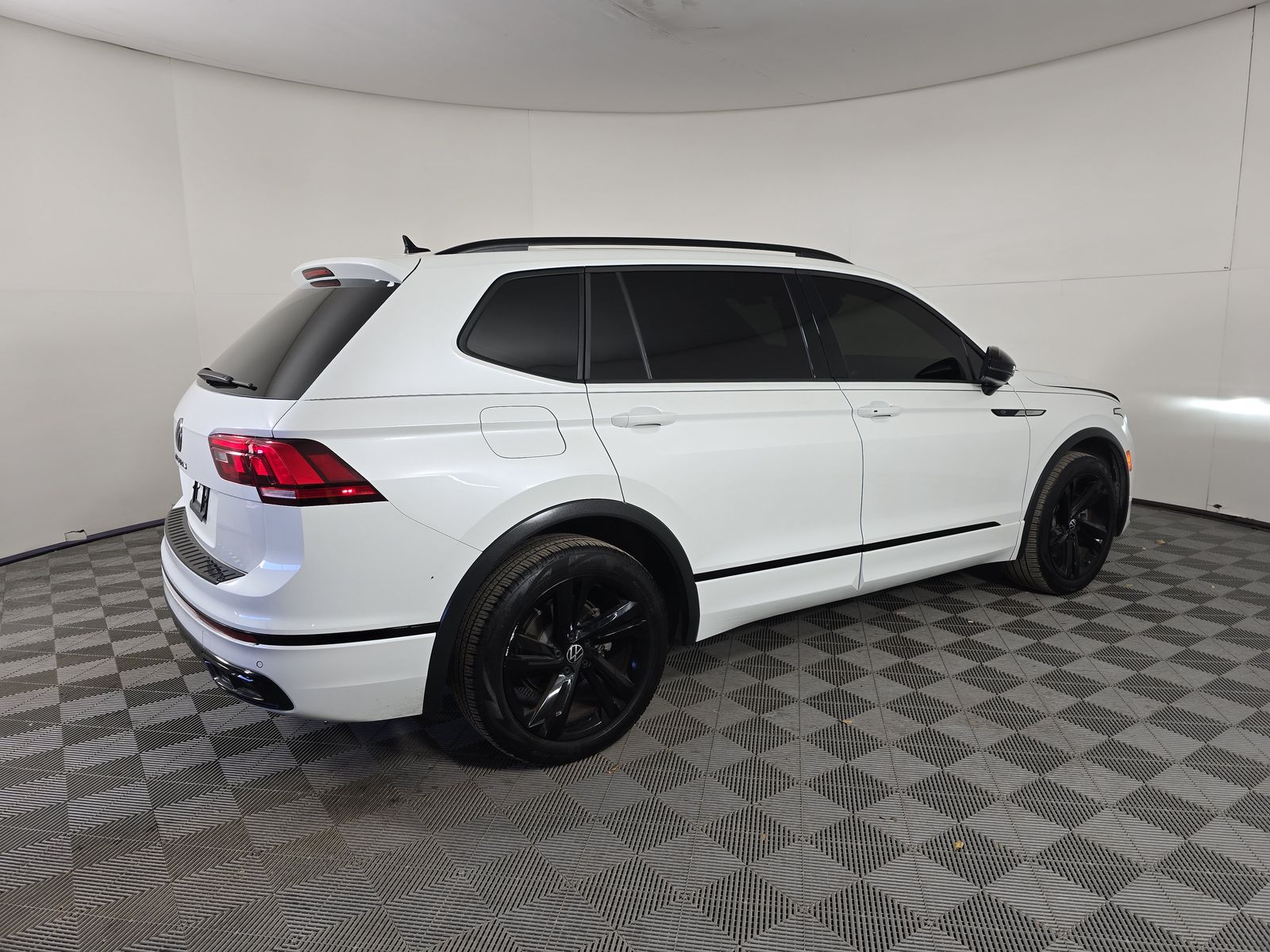 2024 Volkswagen Tiguan 2.0T SE R-Line Black FWD