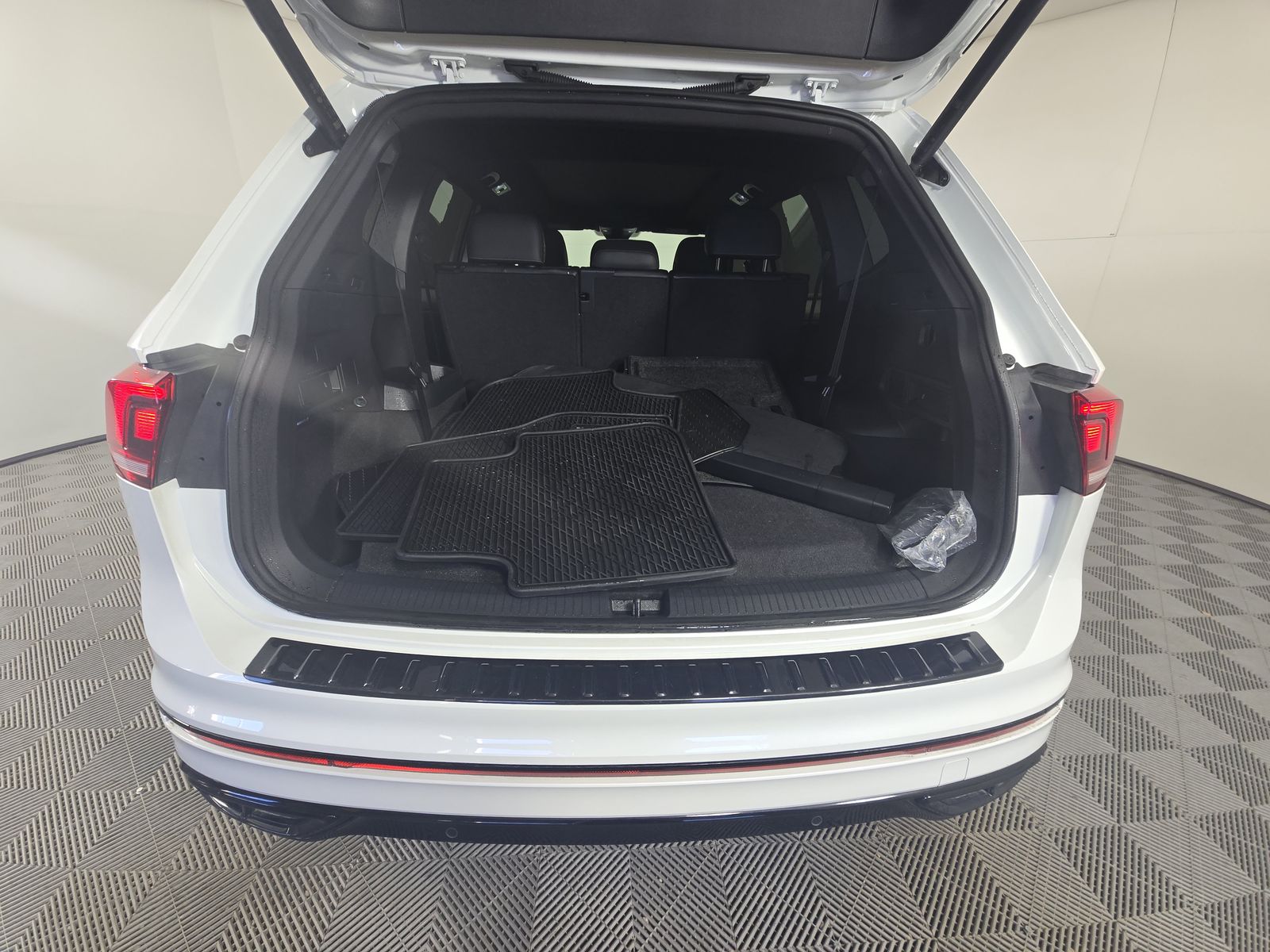 2024 Volkswagen Tiguan 2.0T SE R-Line Black FWD