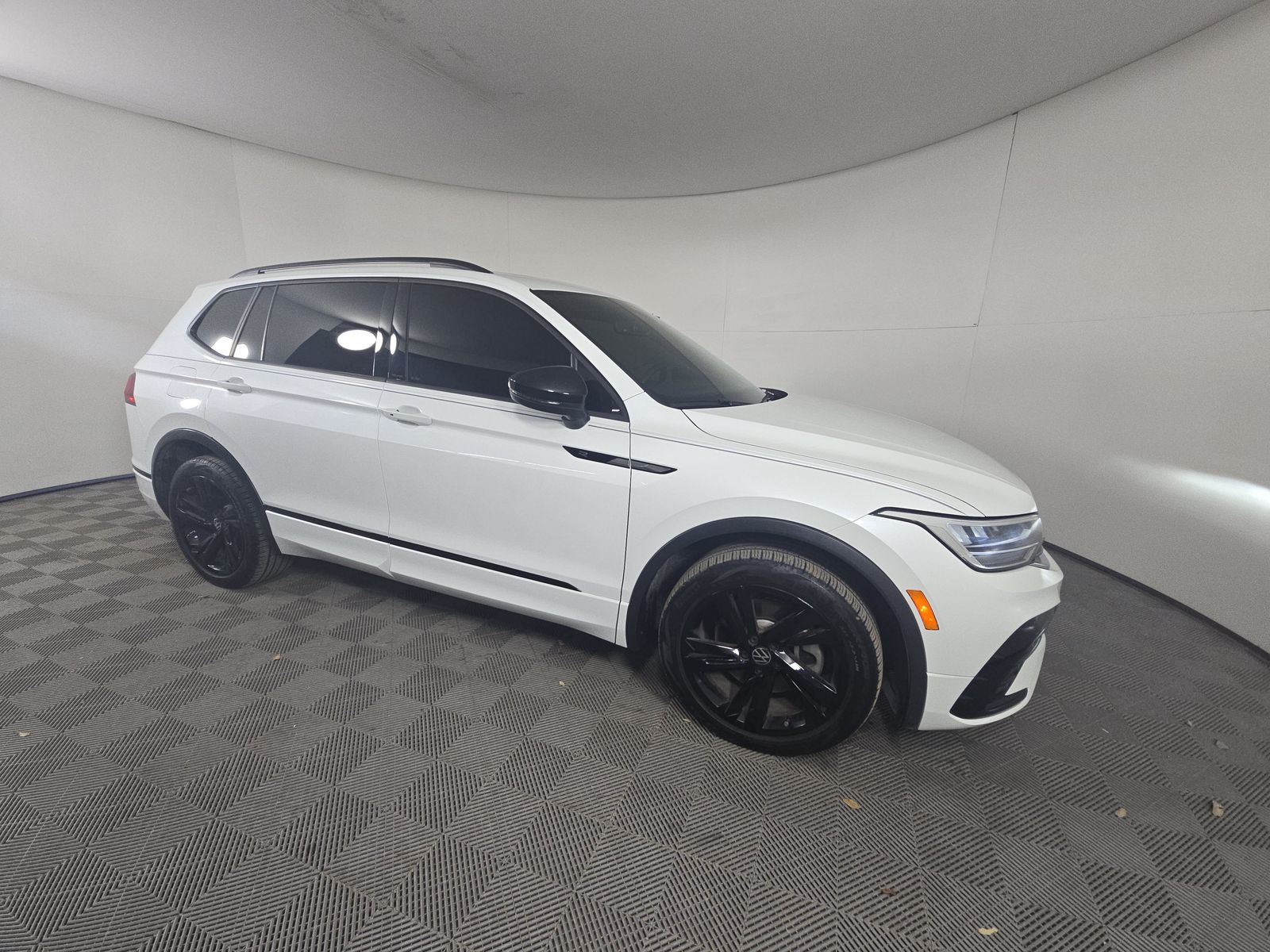 2024 Volkswagen Tiguan 2.0T SE R-Line Black FWD