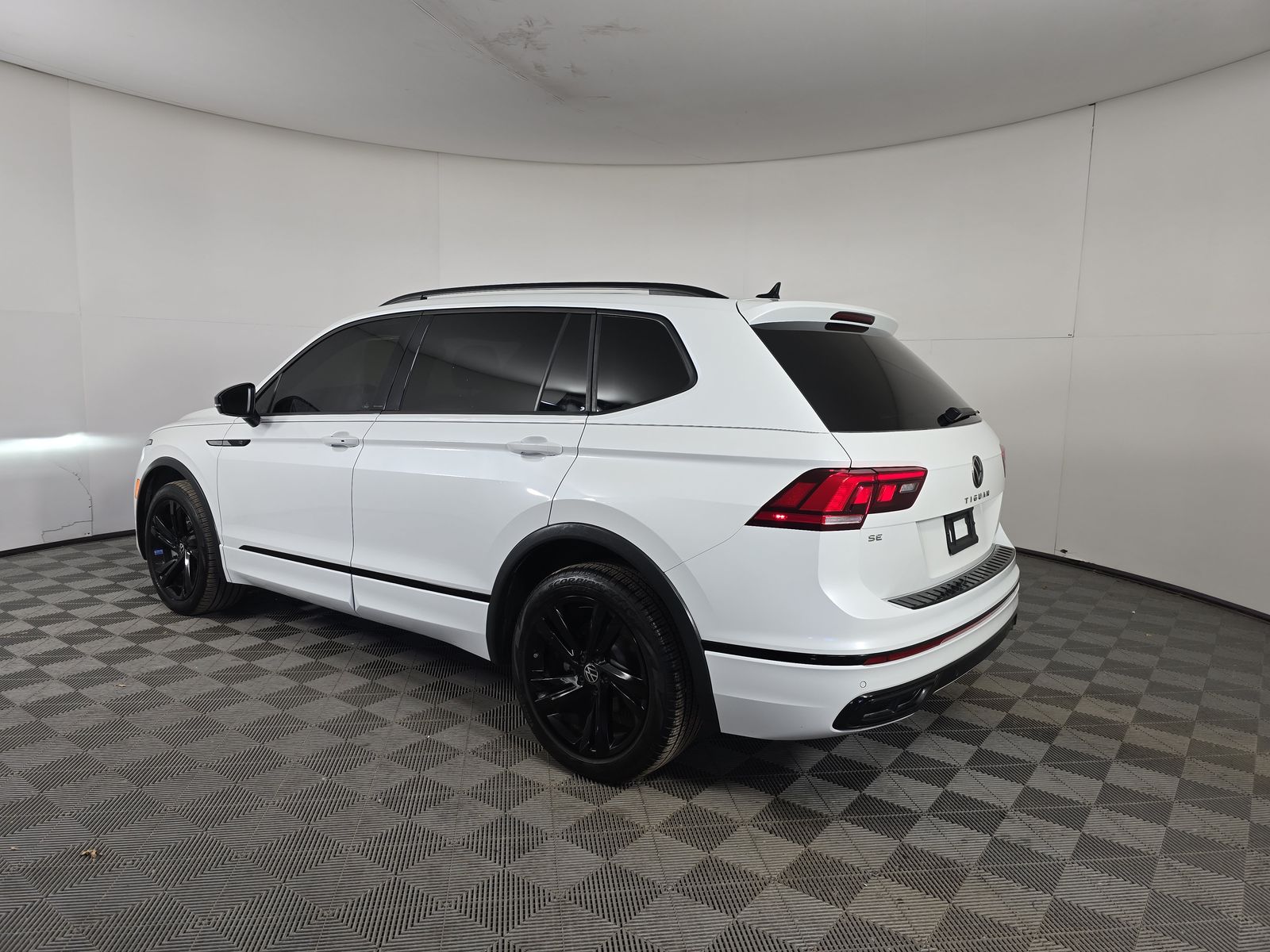 2024 Volkswagen Tiguan 2.0T SE R-Line Black FWD