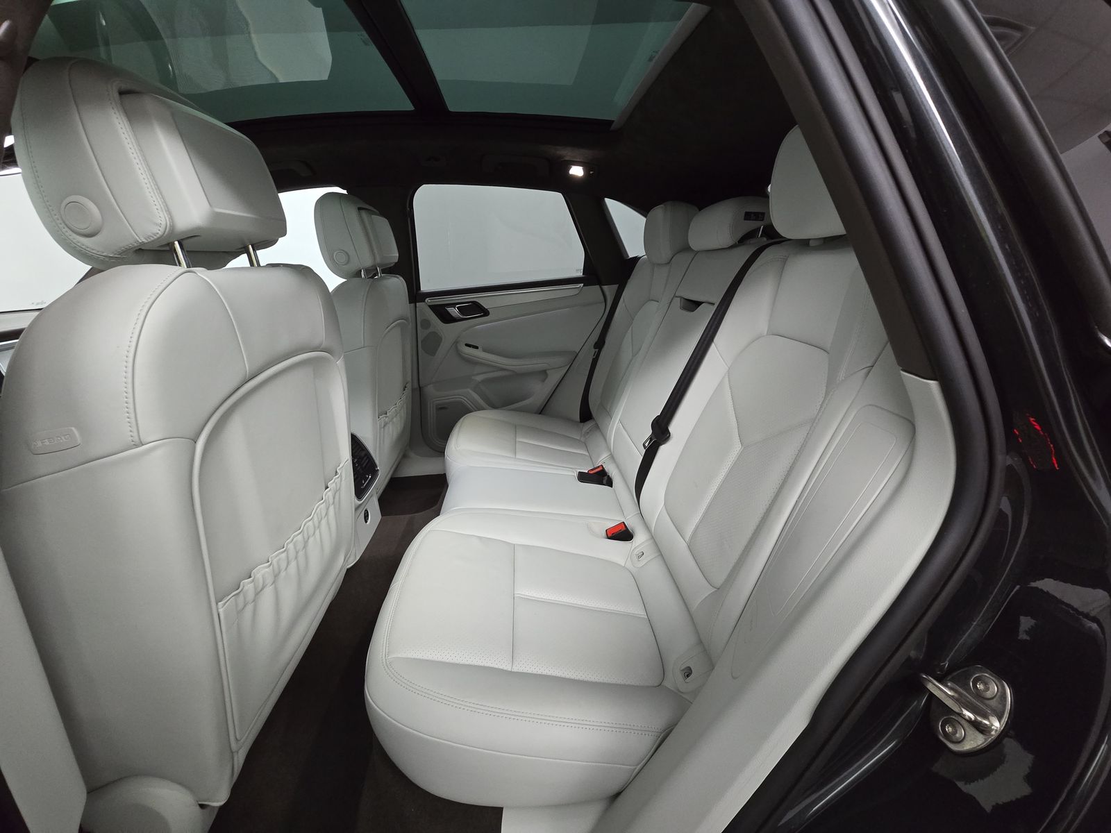 2021 Porsche Macan Turbo AWD