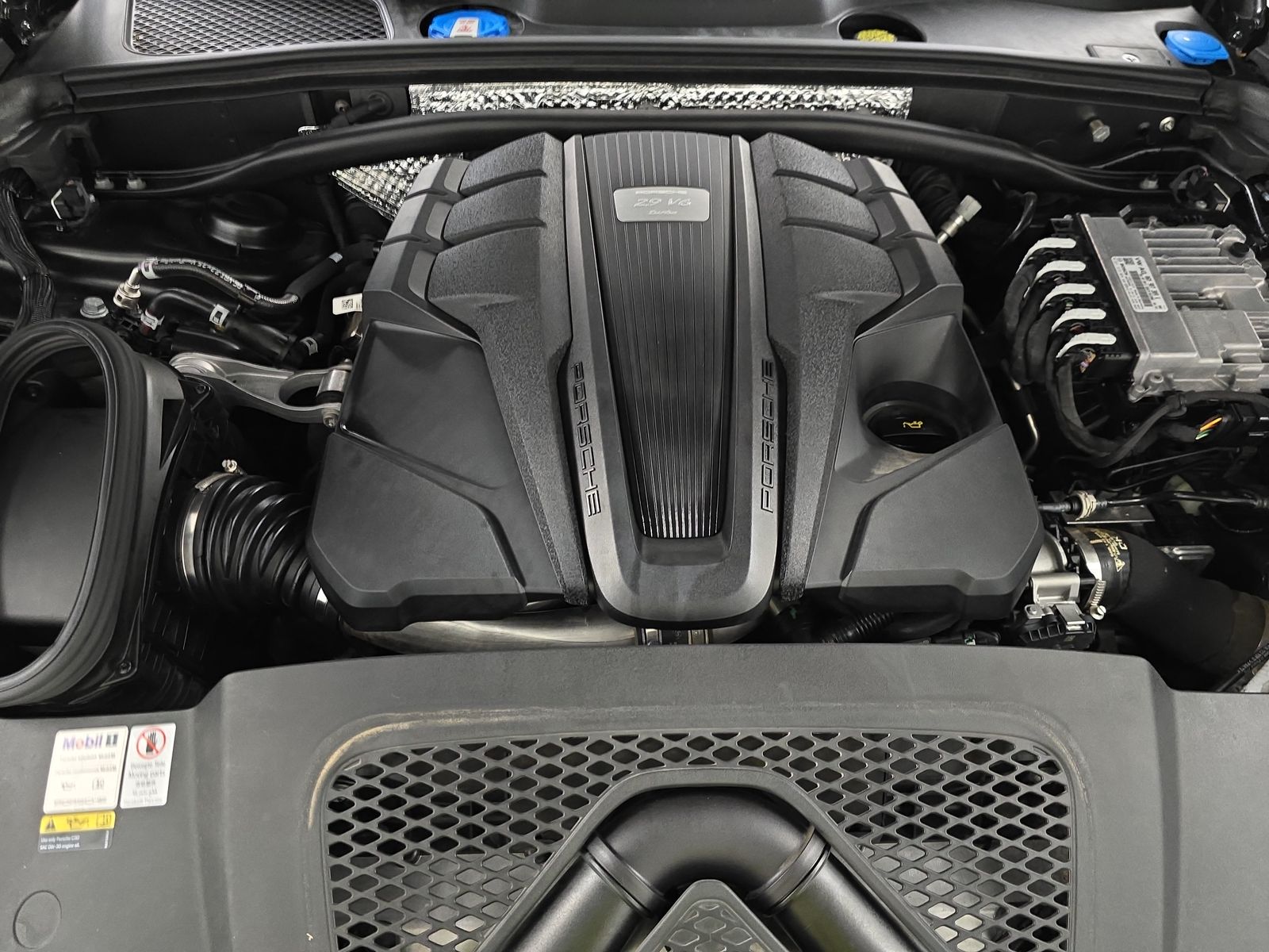 2021 Porsche Macan Turbo AWD