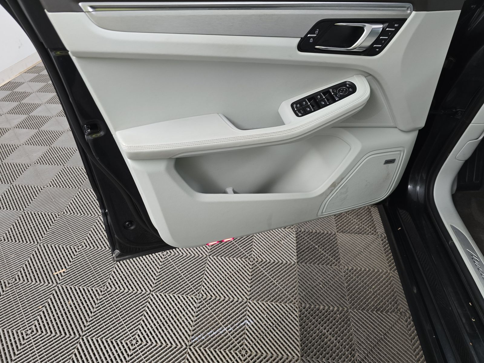 2021 Porsche Macan Turbo AWD