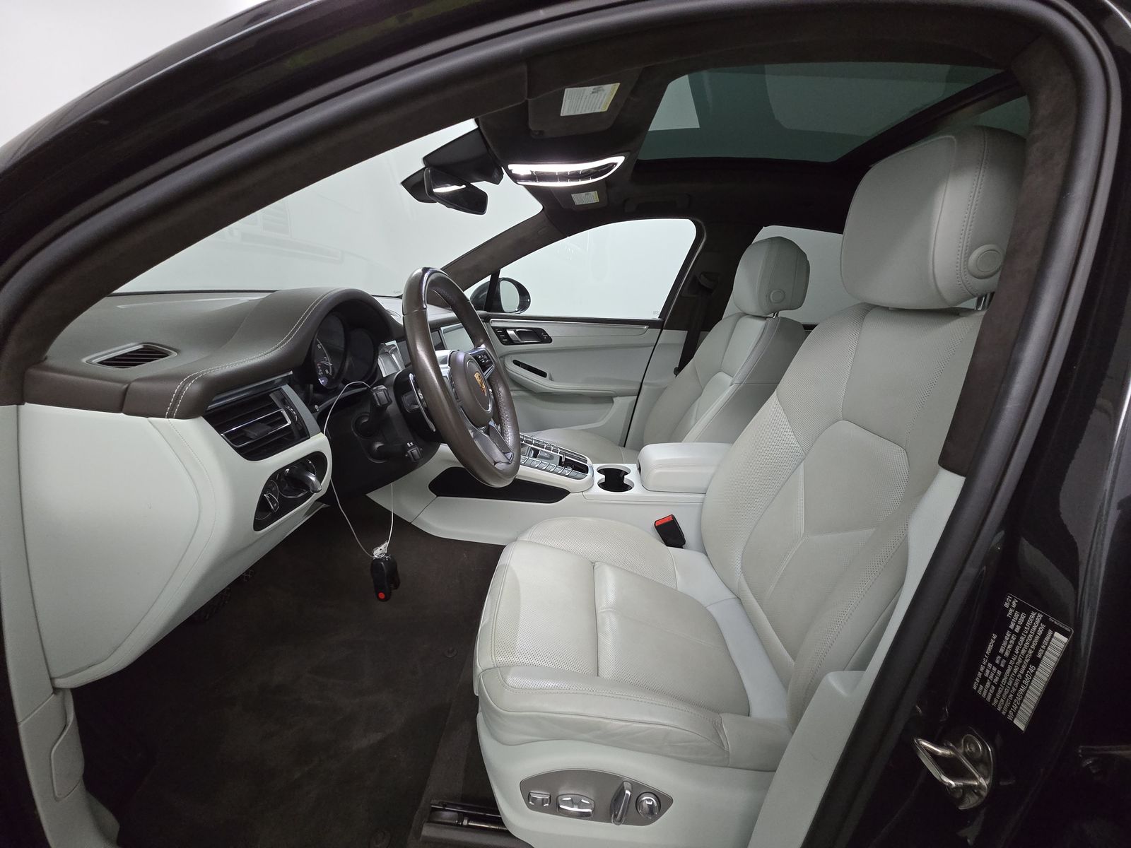 2021 Porsche Macan Turbo AWD