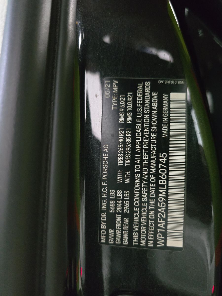 2021 Porsche Macan Turbo AWD