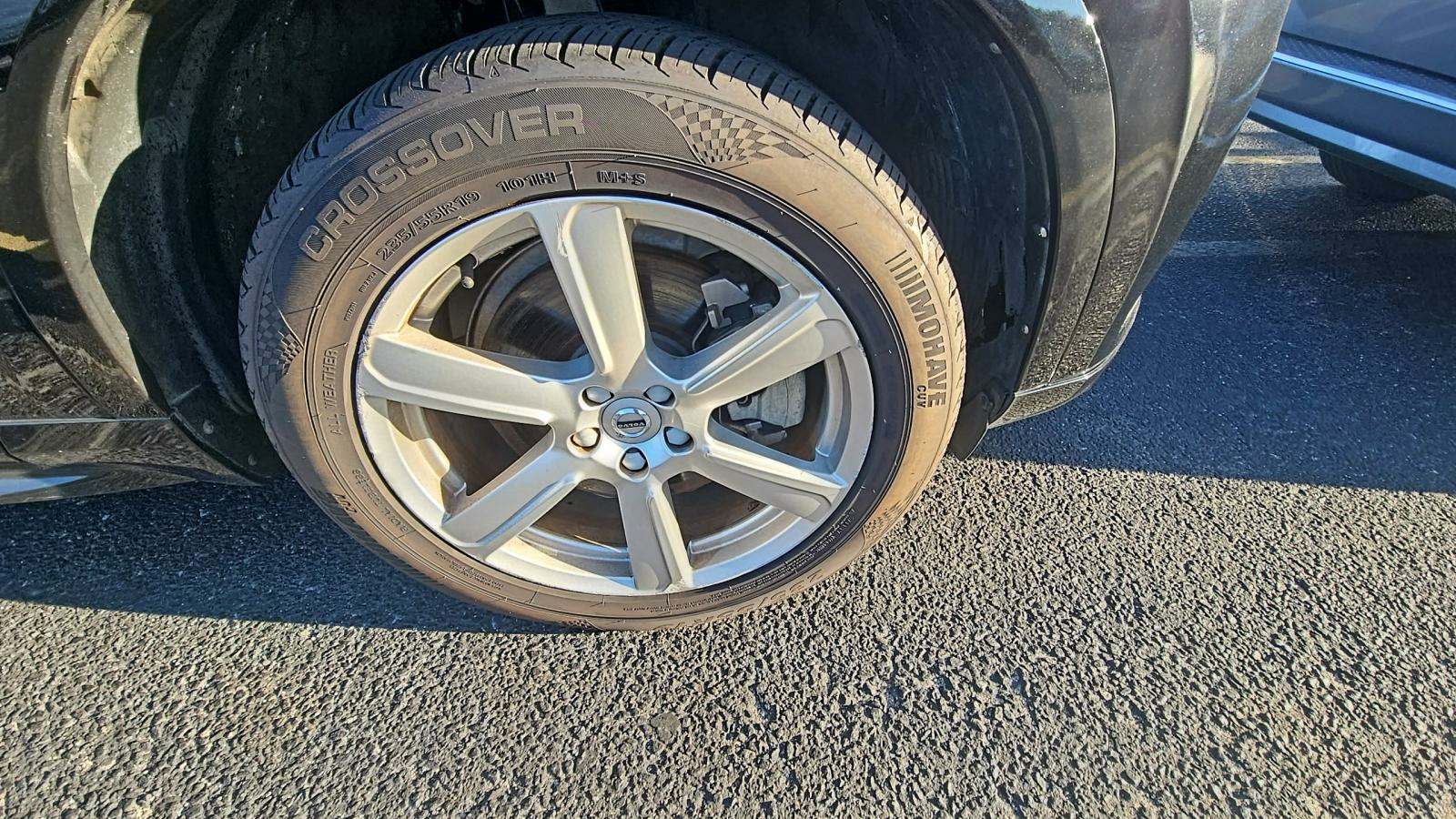 2020 Volvo XC90 T6 Momentum AWD