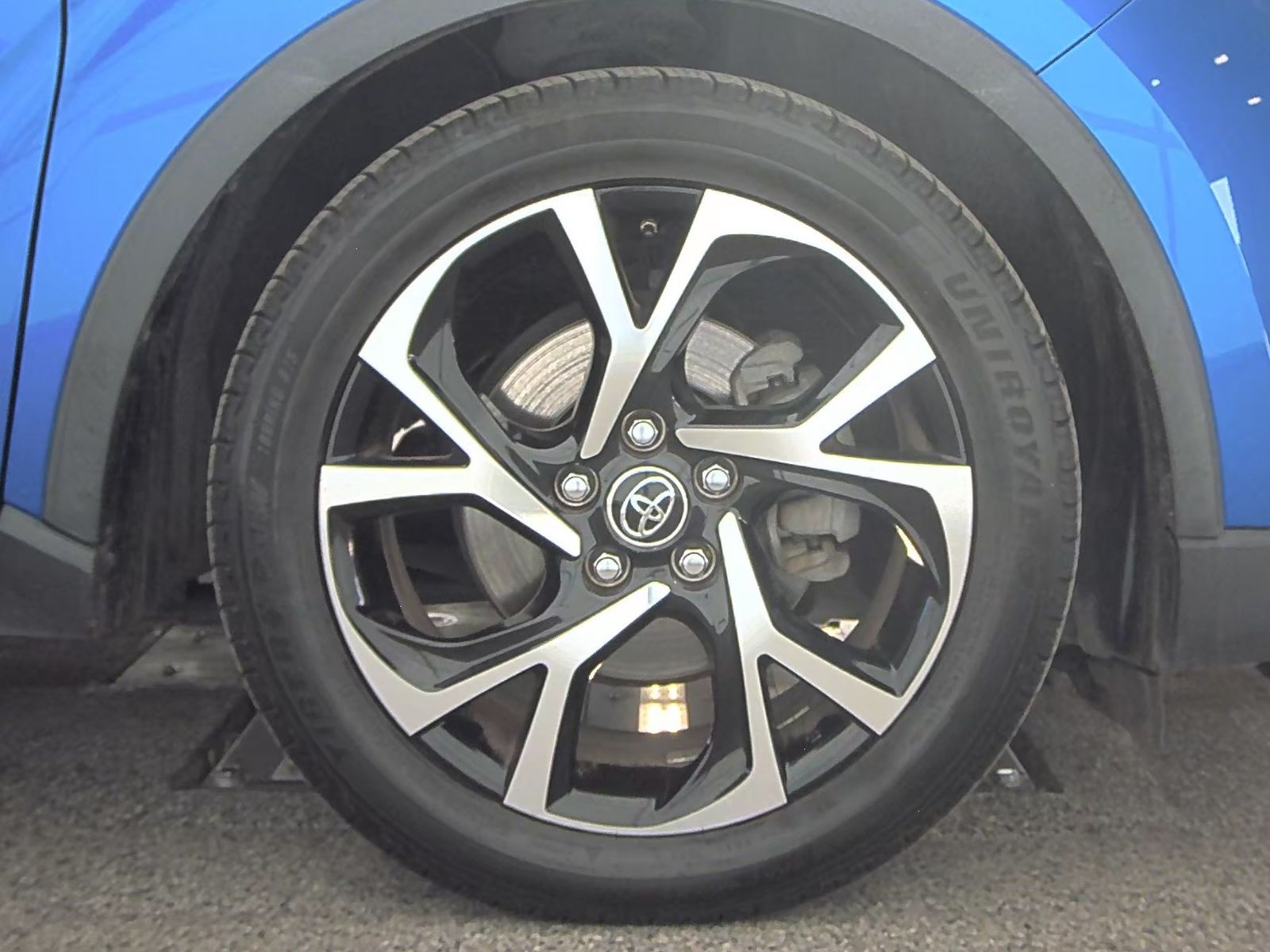 2019 Toyota C-HR XLE FWD