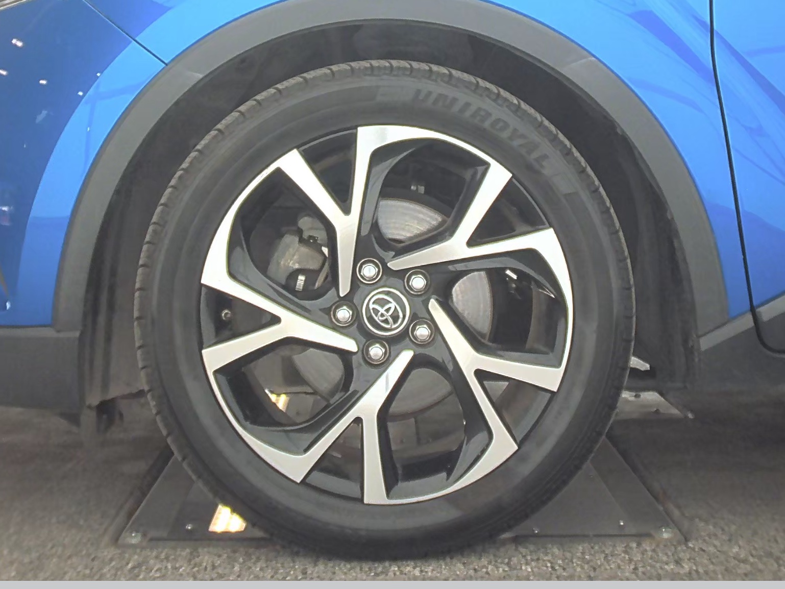 2019 Toyota C-HR XLE FWD