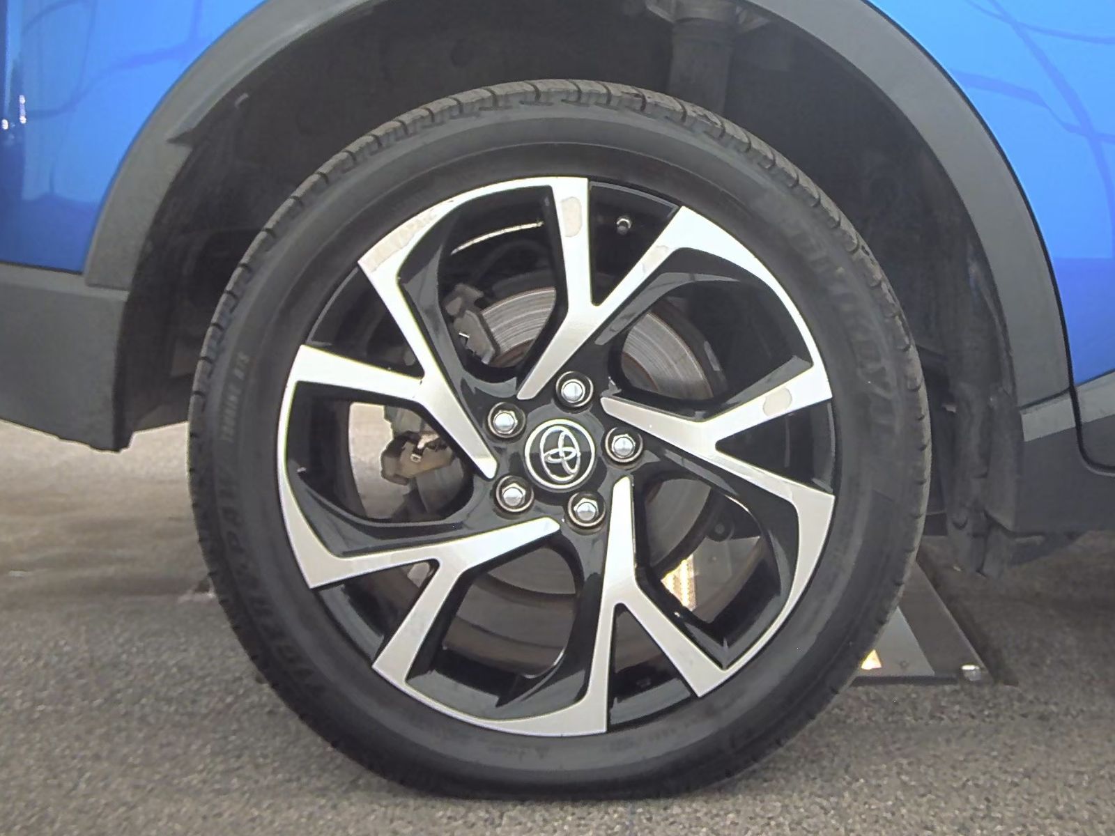 2019 Toyota C-HR XLE FWD