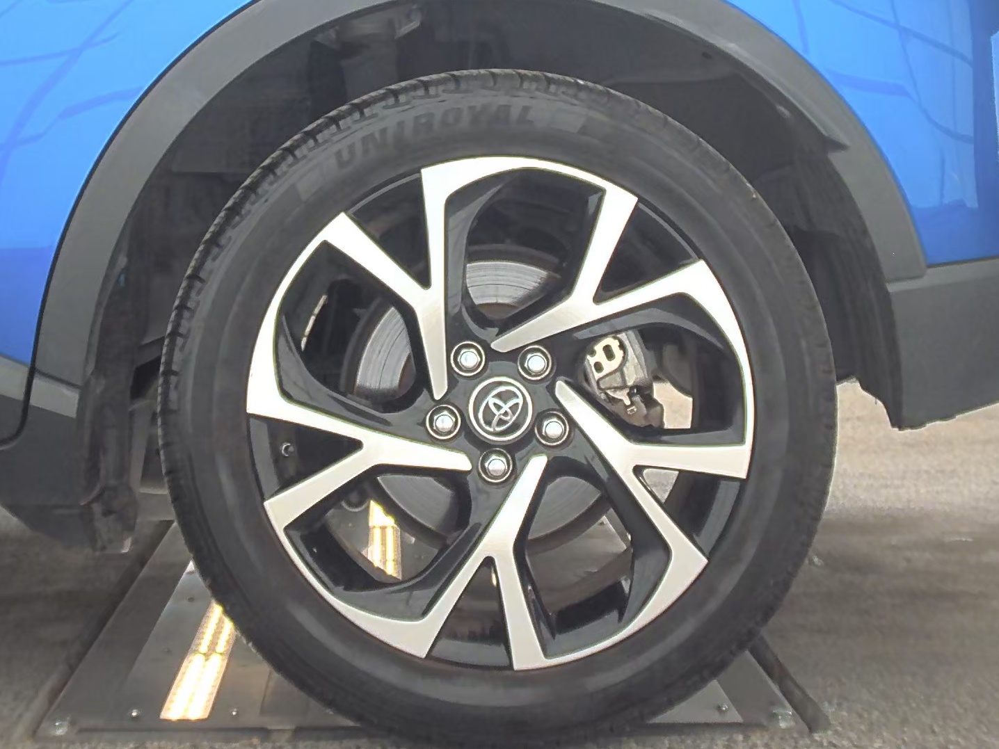 2019 Toyota C-HR XLE FWD