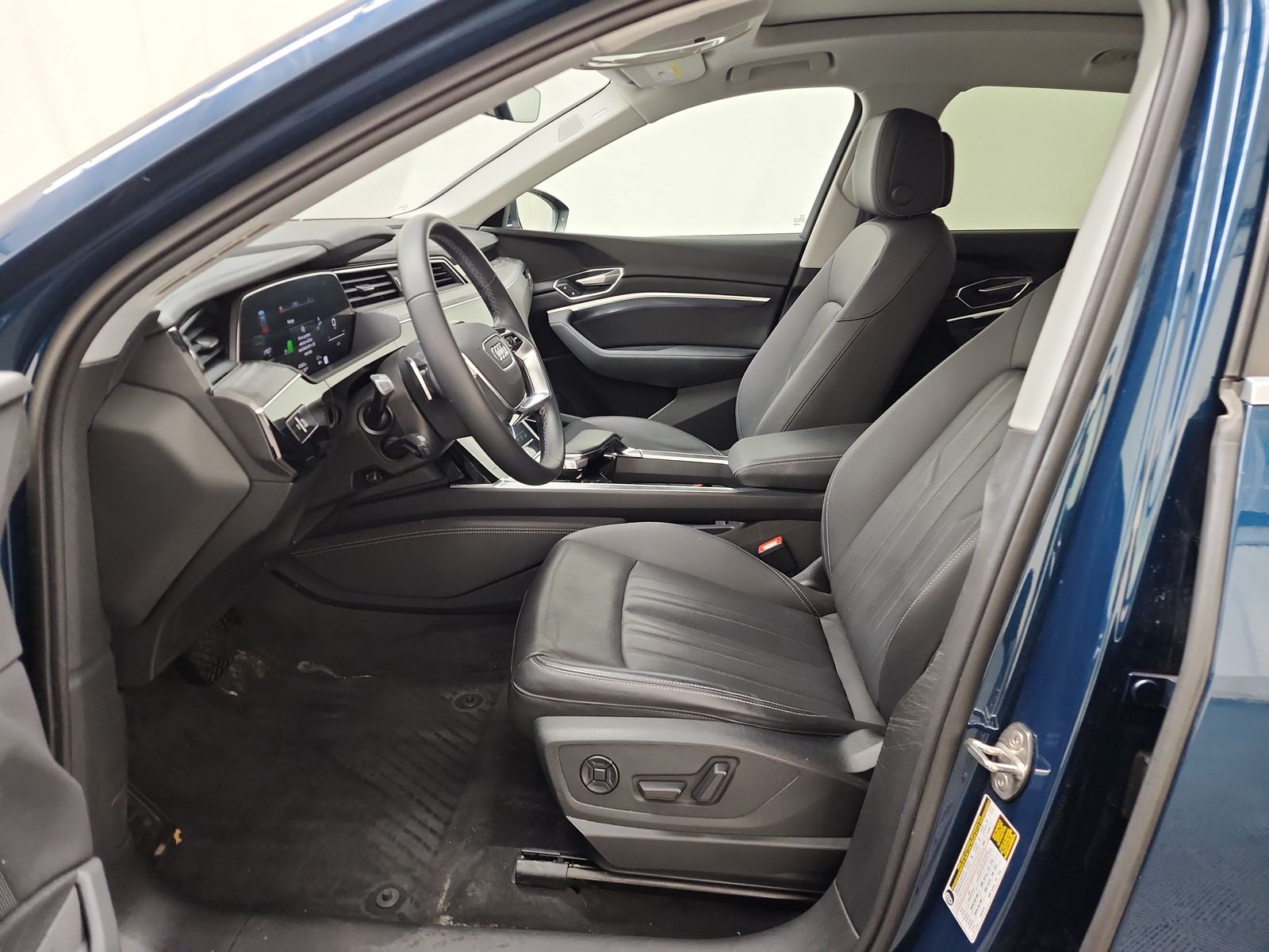 2022 Audi e-tron Premium Plus AWD