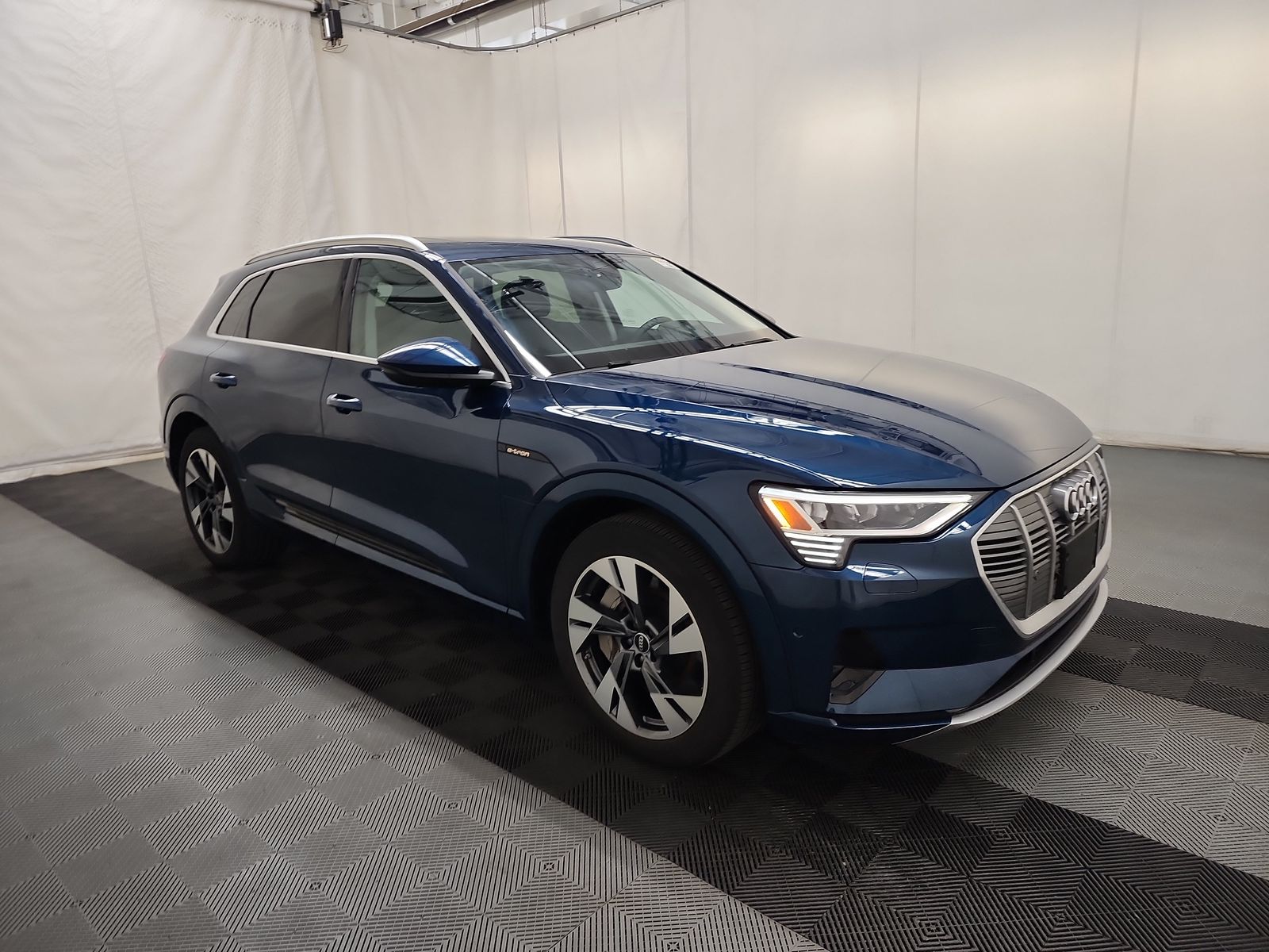 2022 Audi e-tron Premium Plus AWD