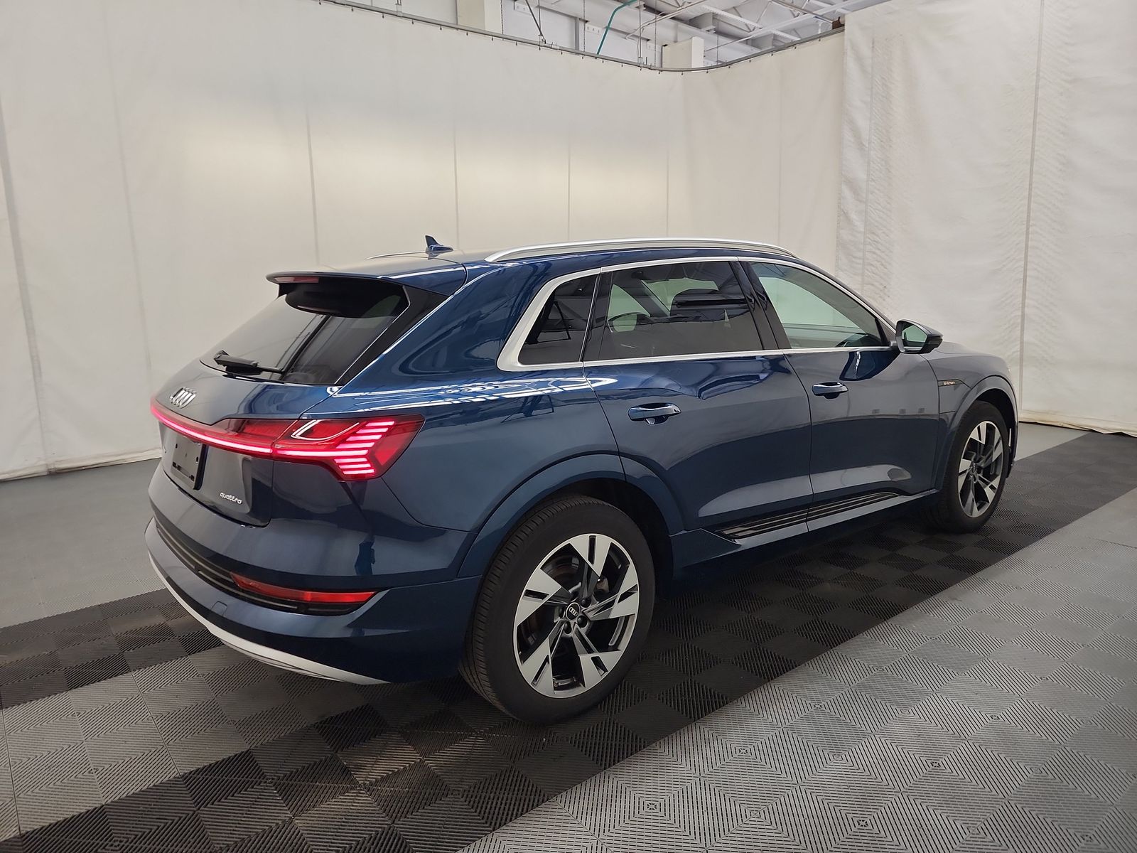 2022 Audi e-tron Premium Plus AWD