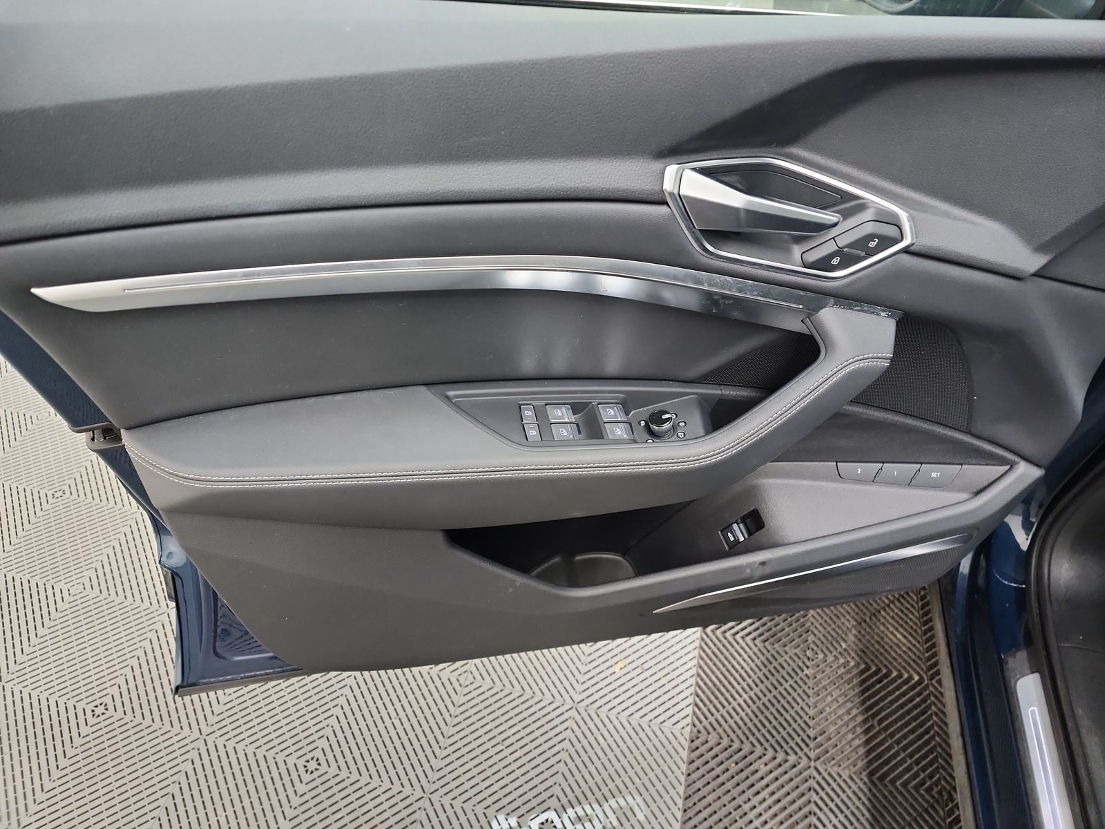 2022 Audi e-tron Premium Plus AWD