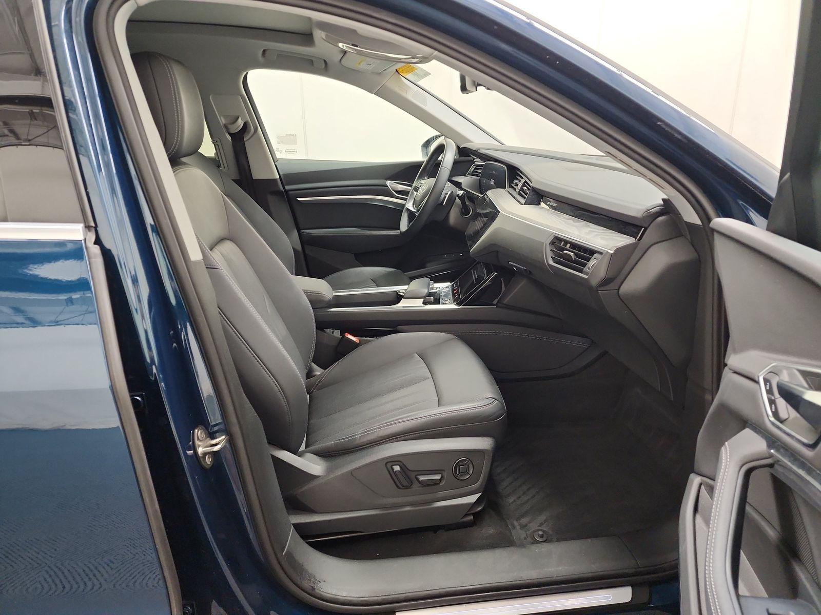 2022 Audi e-tron Premium Plus AWD