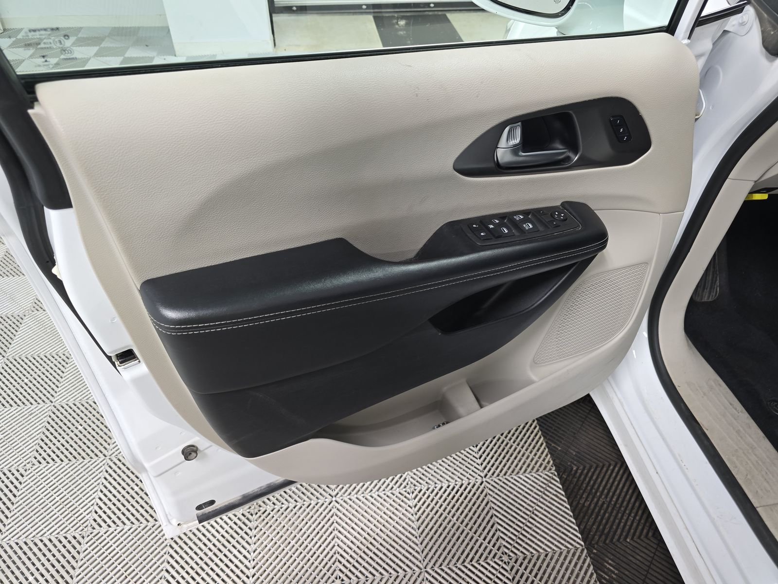 2022 Chrysler Pacifica Touring L FWD