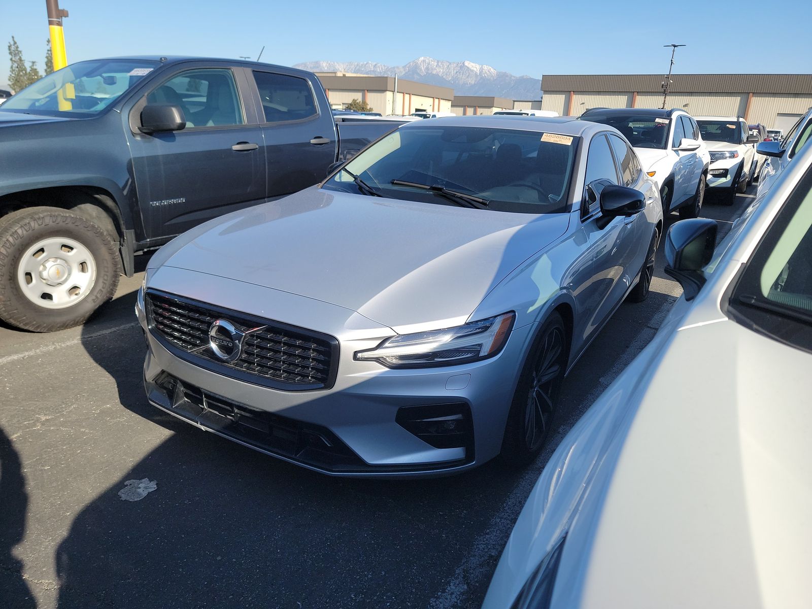 2022 Volvo S60 B5 Momentum AWD