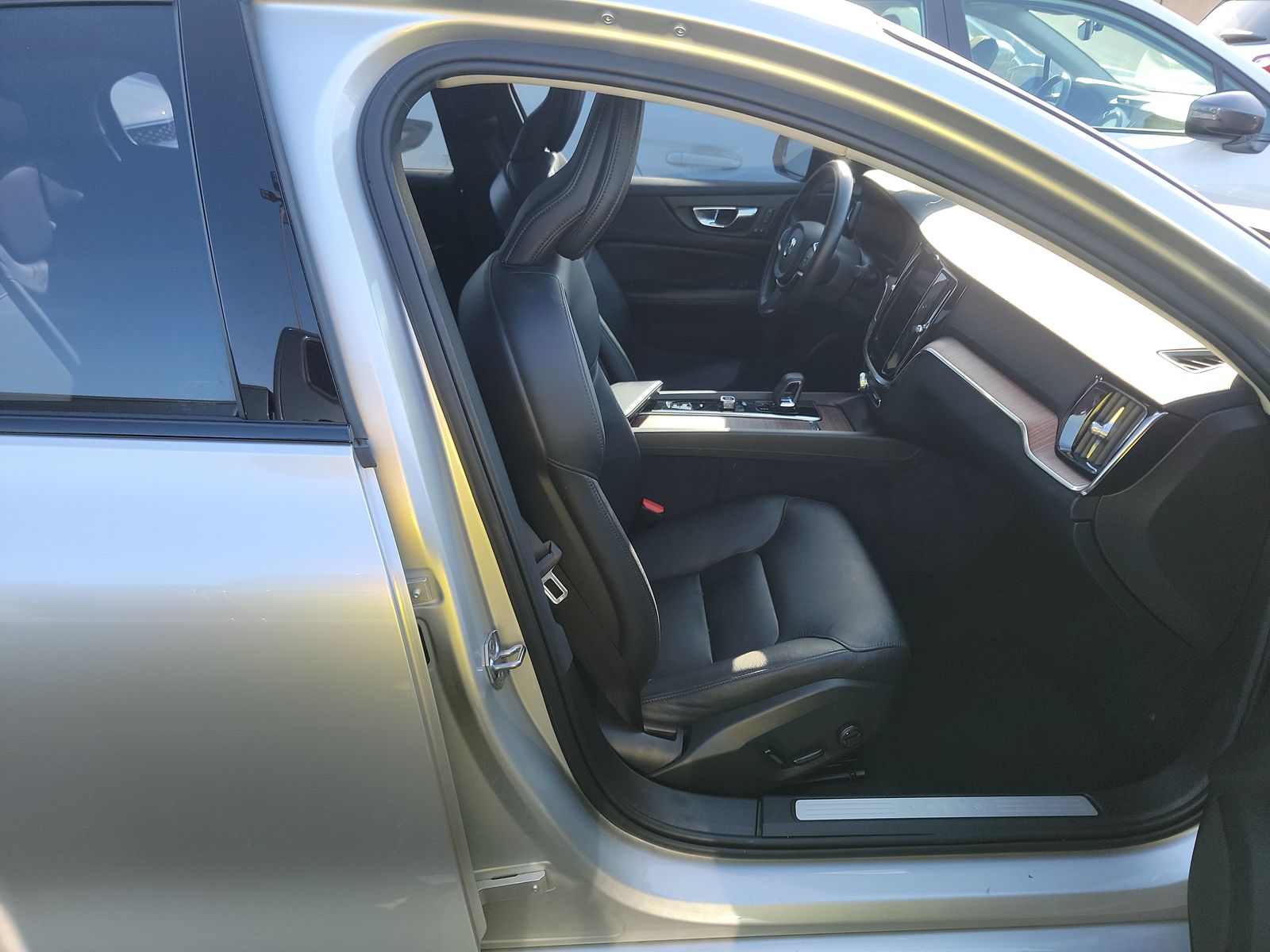 2022 Volvo S60 B5 Momentum AWD