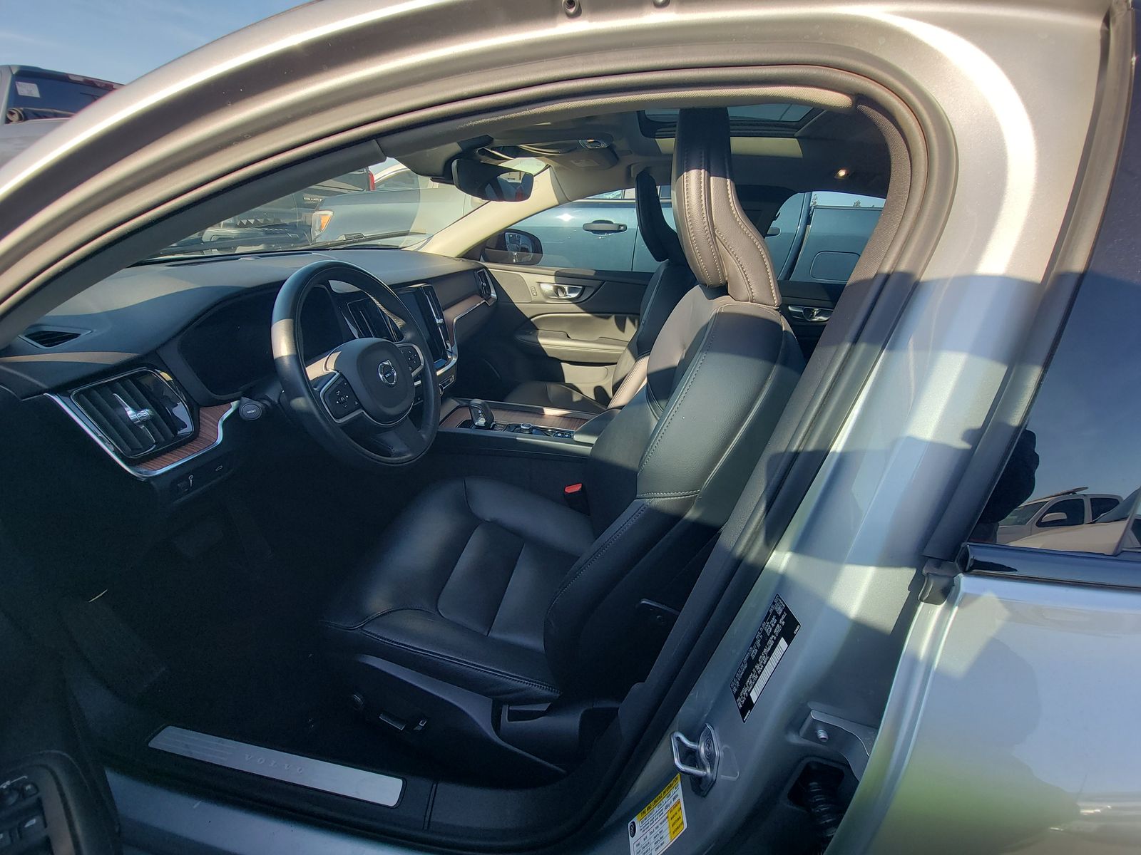 2022 Volvo S60 B5 Momentum AWD