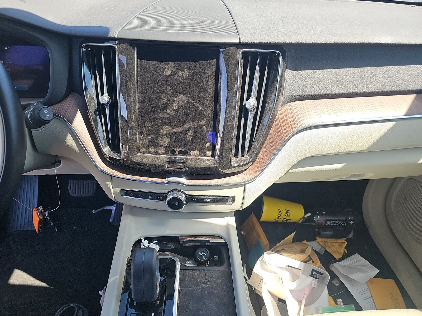 2022 Volvo XC60 B5 Momentum FWD