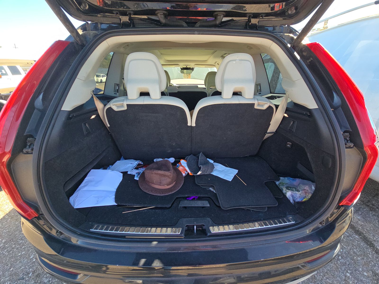 2018 Volvo XC90 T6 Momentum AWD