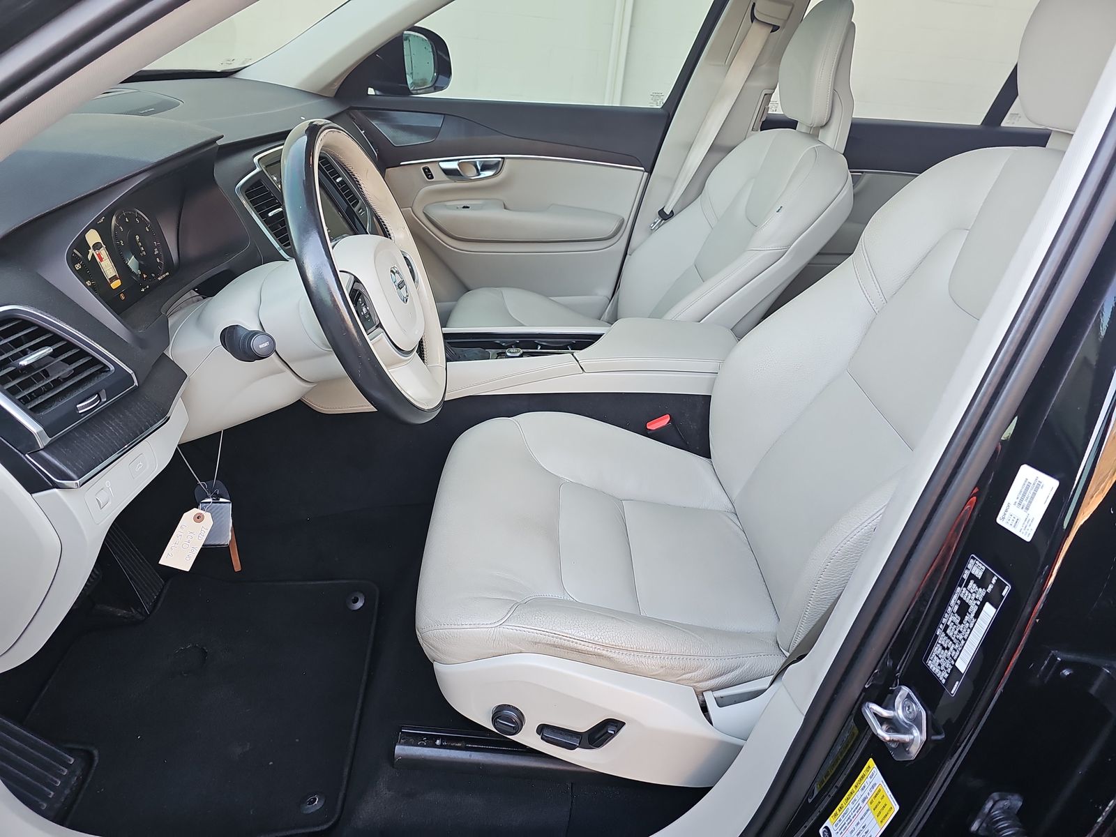 2020 Volvo XC90 T6 Momentum AWD