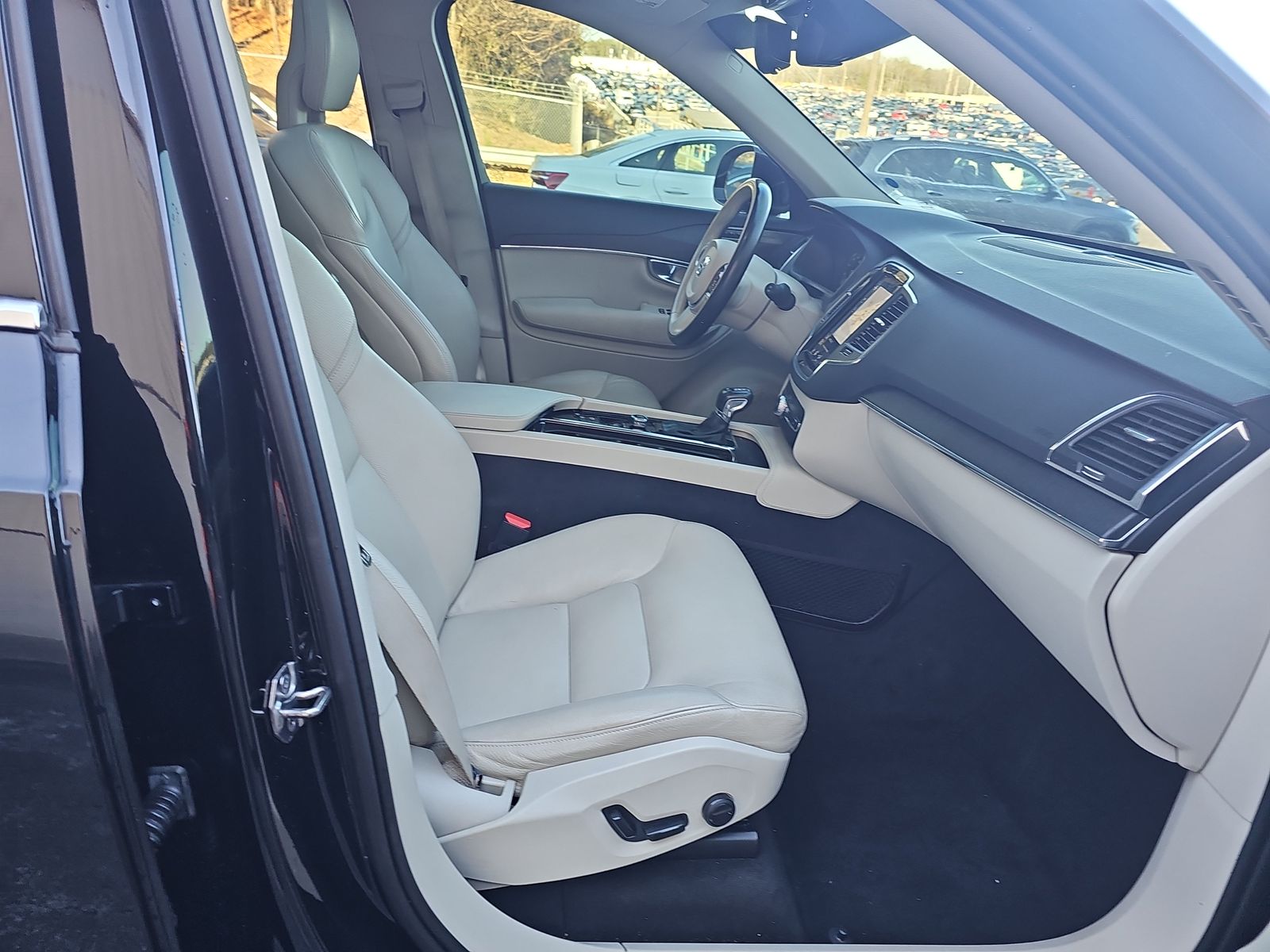 2020 Volvo XC90 T6 Momentum AWD