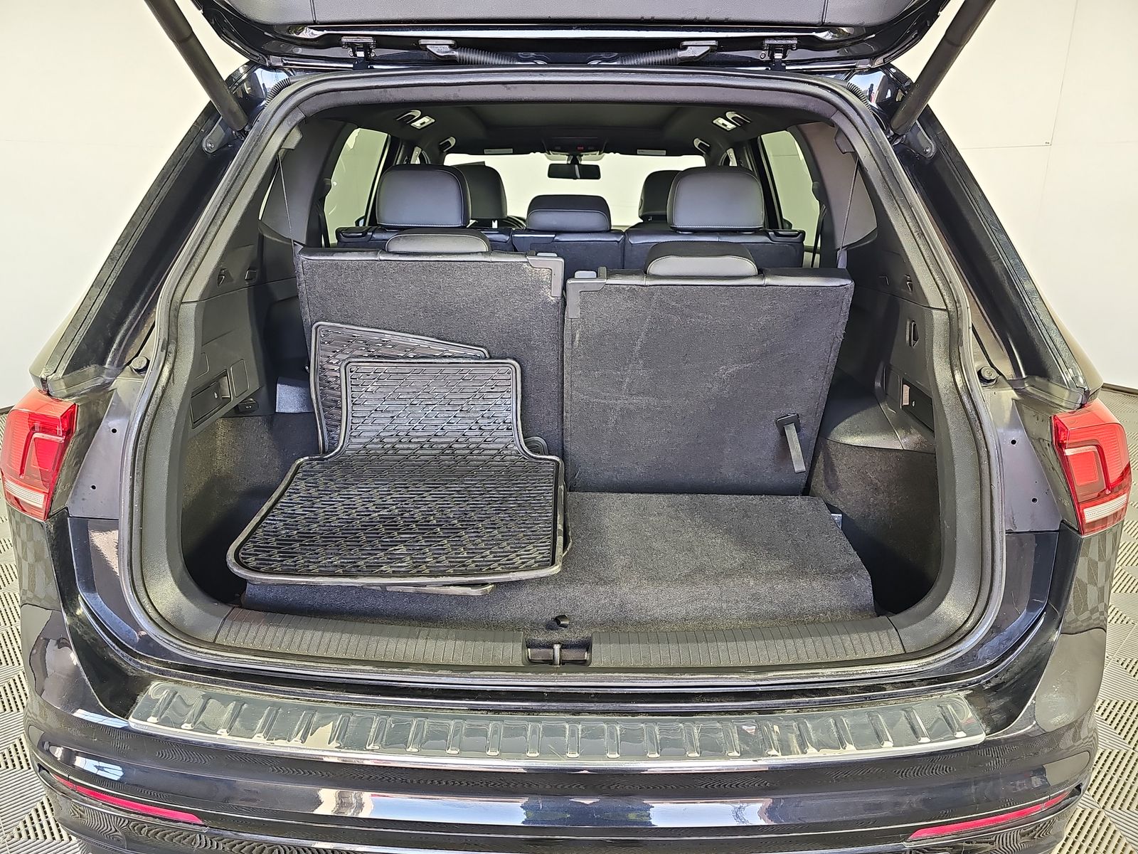 2019 Volkswagen Tiguan 2.0T SEL R-Line Black FWD