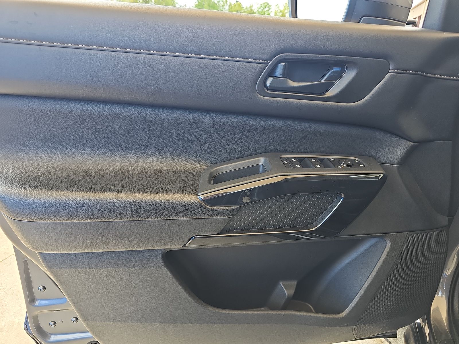 2023 Nissan Pathfinder SV FWD