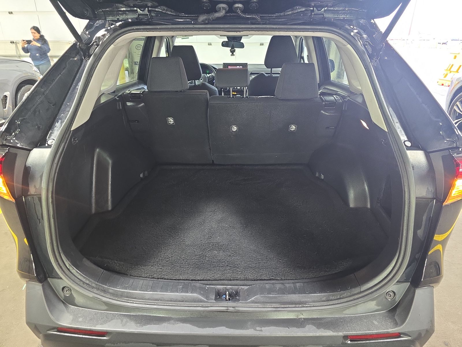 2020 Toyota RAV4 LE FWD