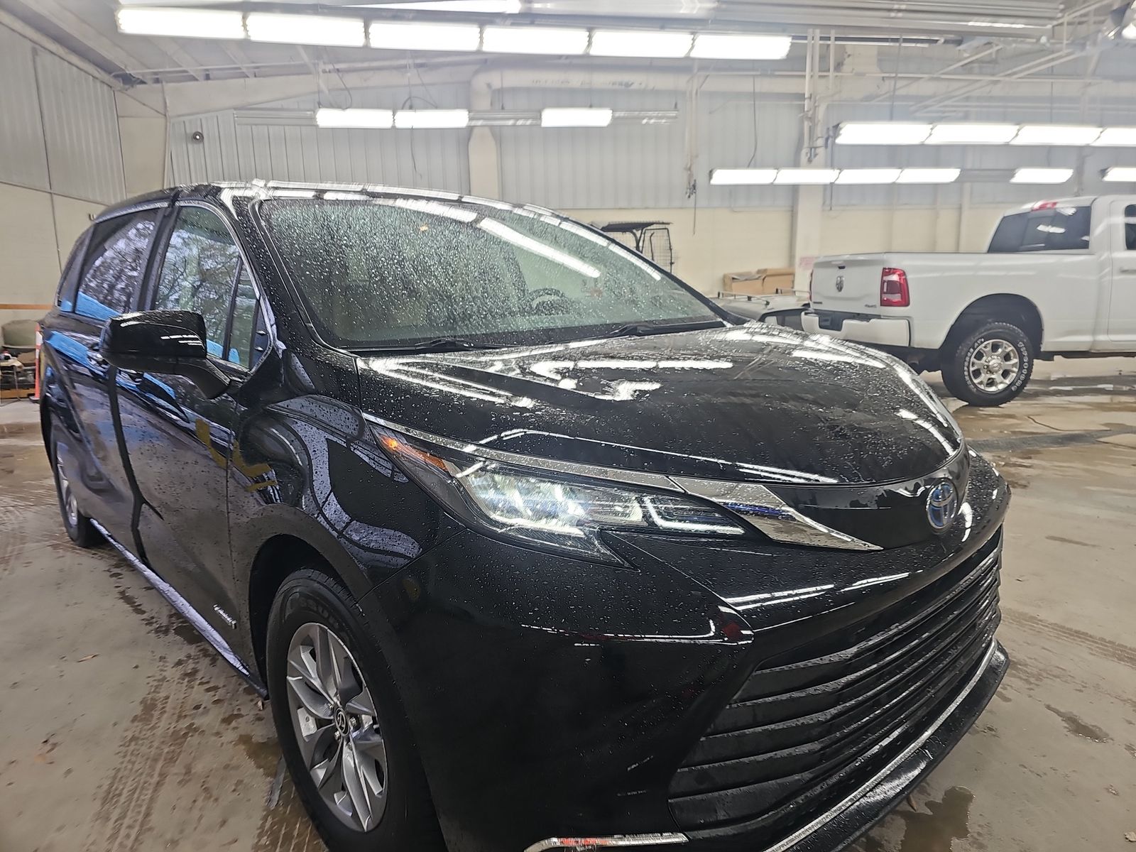 2021 Toyota Sienna XLE FWD