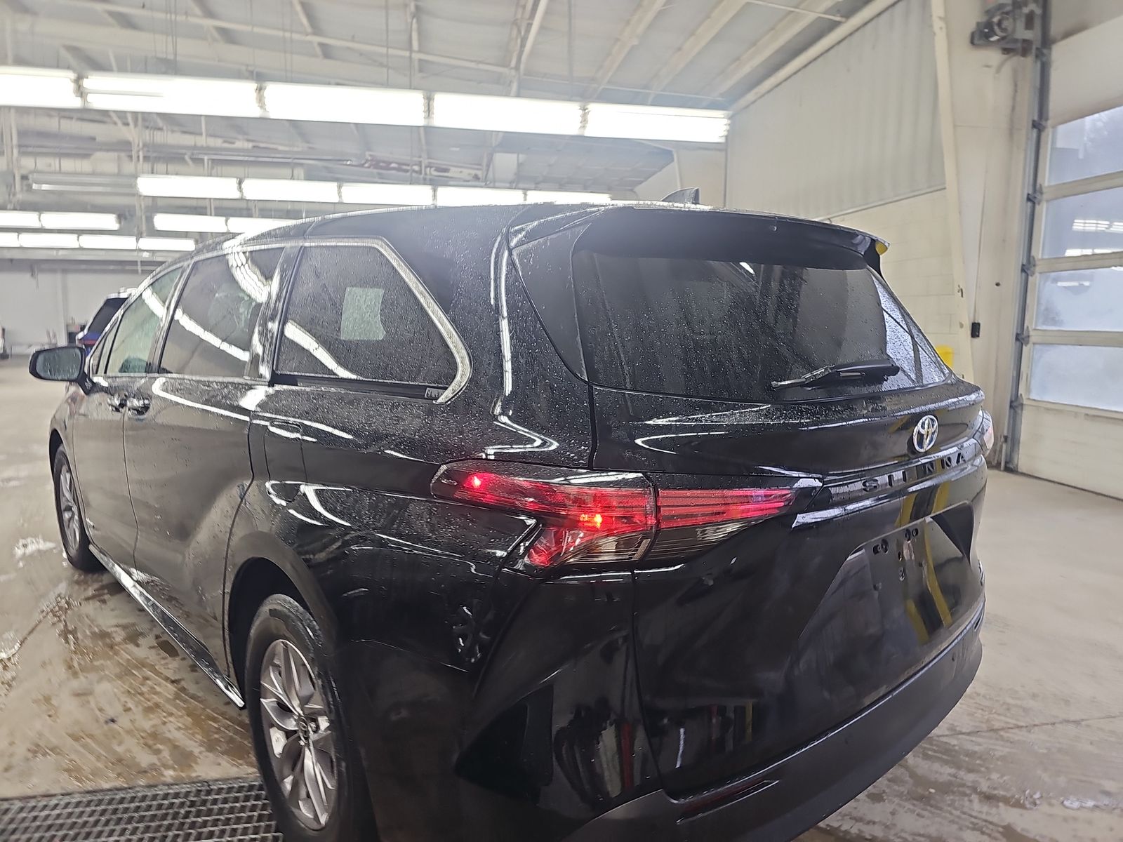 2021 Toyota Sienna XLE FWD