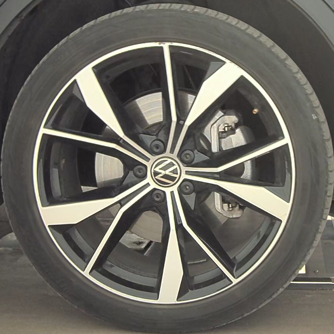 2024 Volkswagen Tiguan 2.0T SEL R-Line AWD