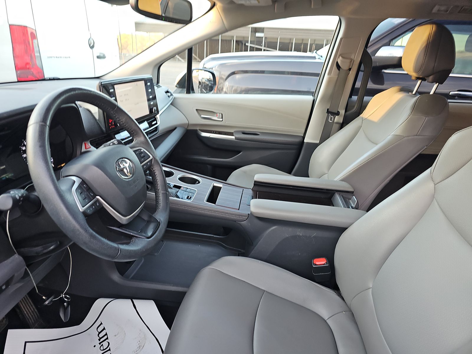 2021 Toyota Sienna XLE FWD