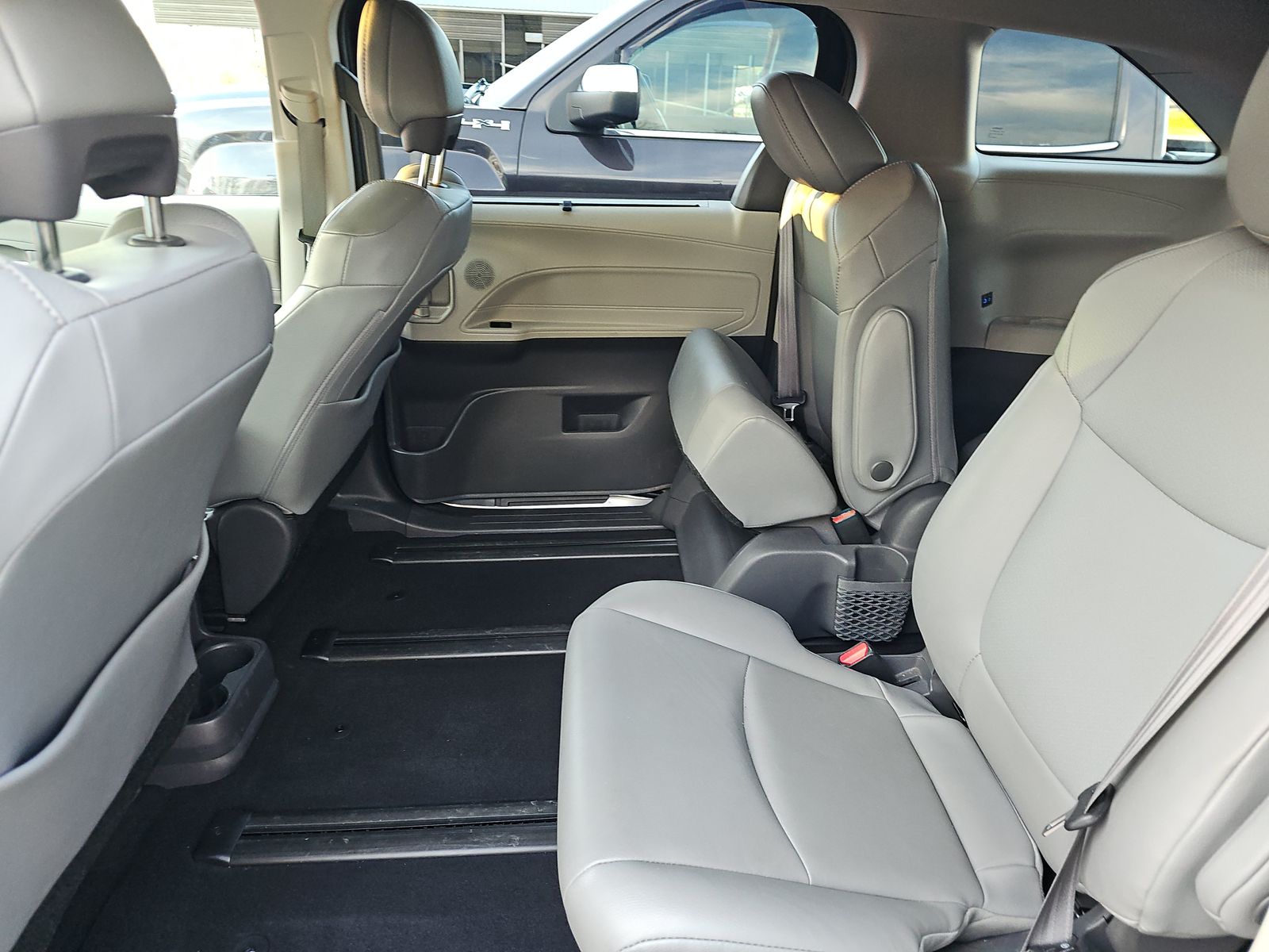 2021 Toyota Sienna XLE FWD