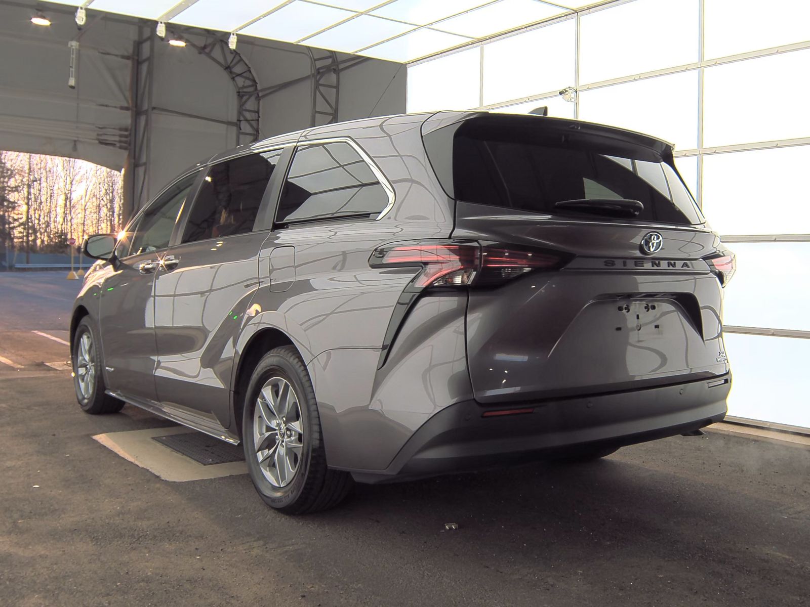 2021 Toyota Sienna XLE FWD