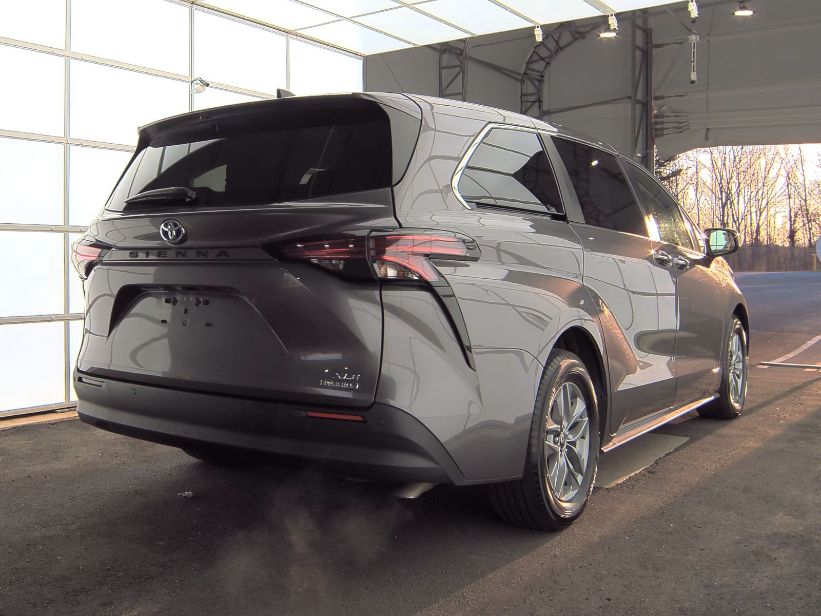2021 Toyota Sienna XLE FWD