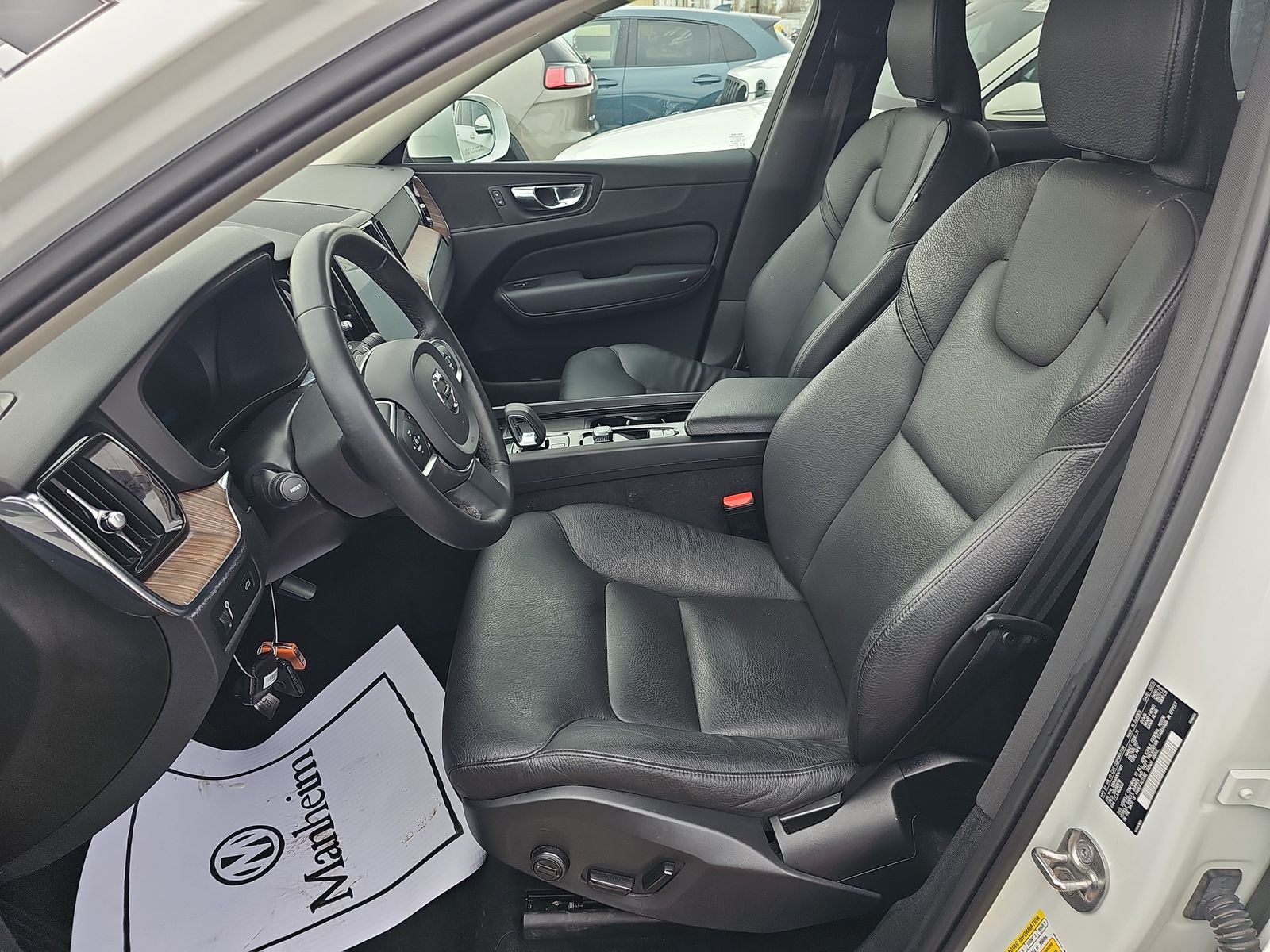 2022 Volvo XC60 B5 Momentum AWD