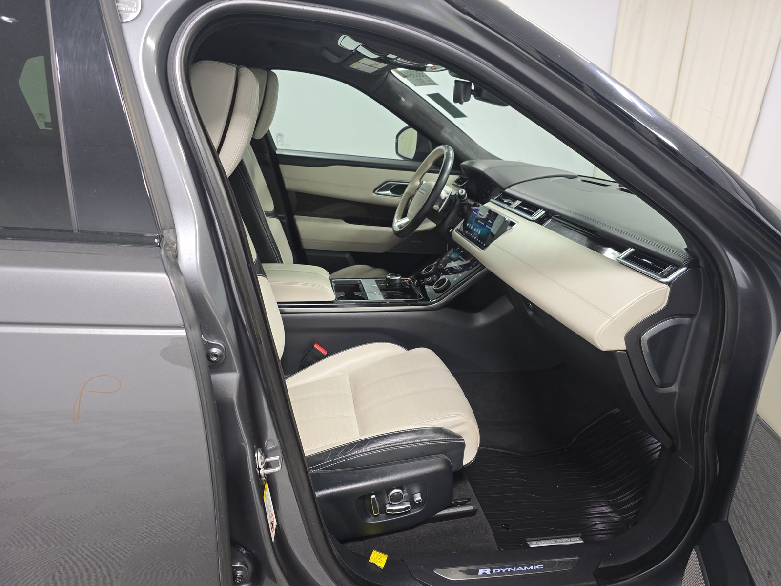 2018 Land Rover Range Rover Velar R-Dynamic HSE AWD