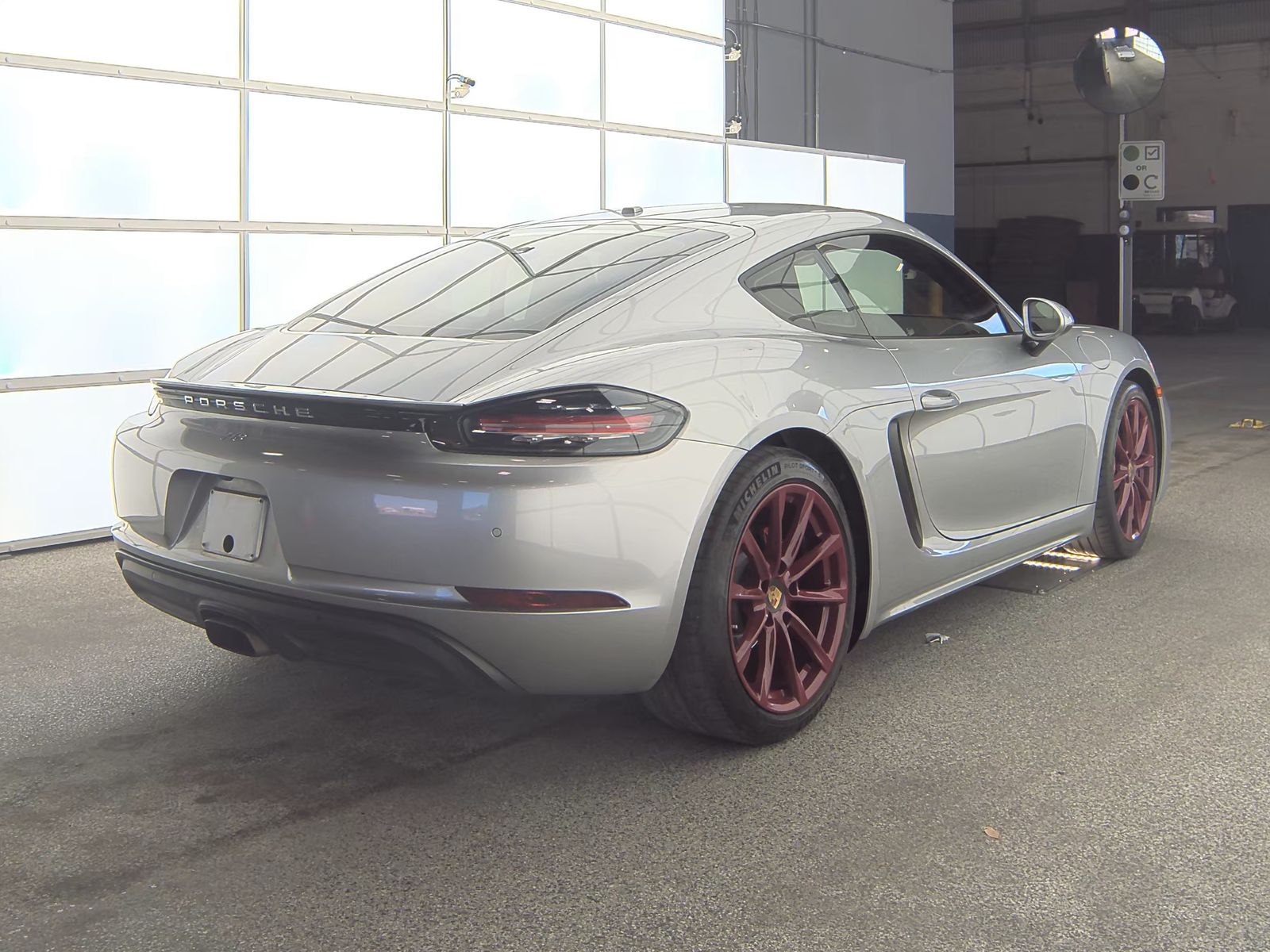 2018 Porsche 718 Cayman Base RWD