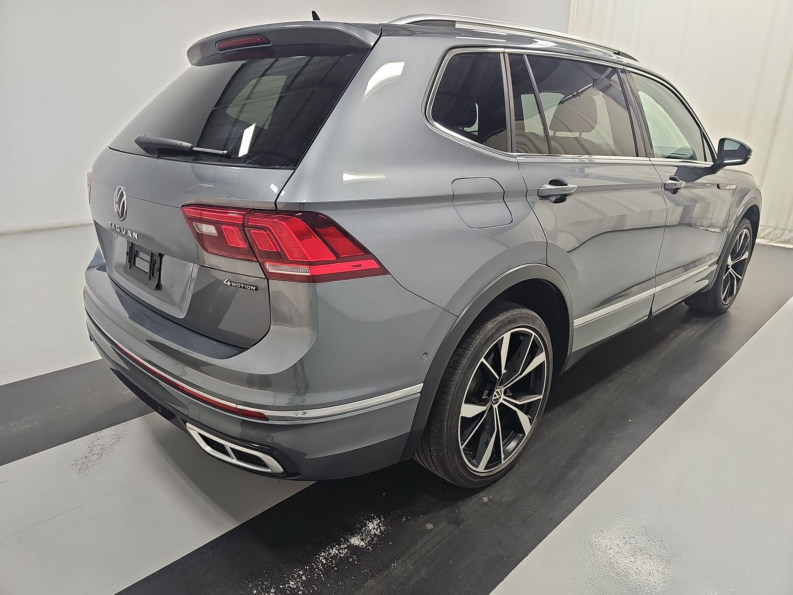 2022 Volkswagen Tiguan 2.0T SEL R-Line AWD