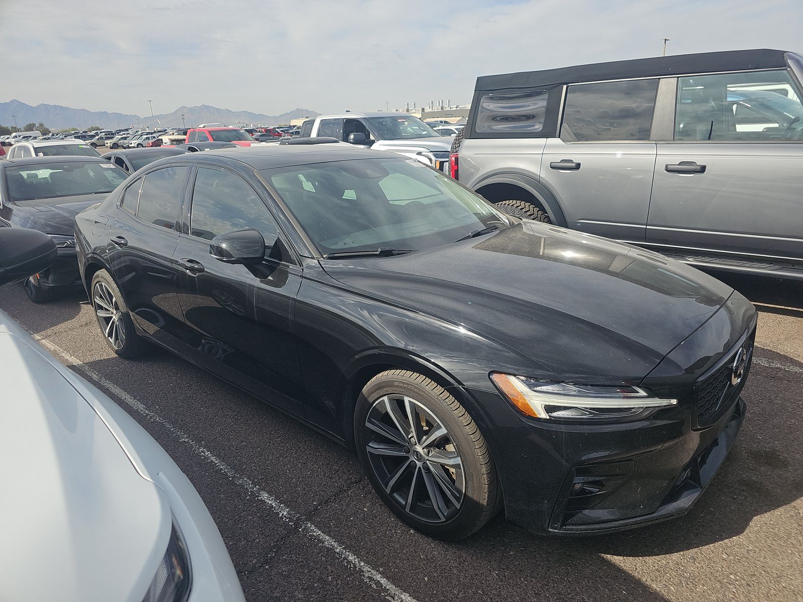 2022 Volvo S60 B5 Inscription FWD