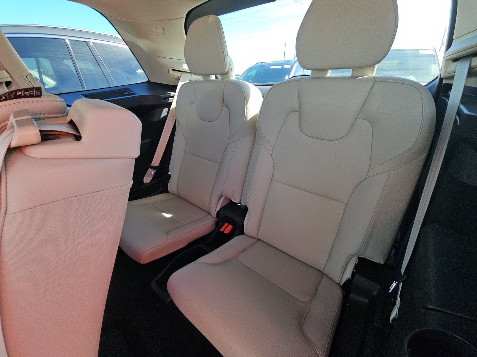 2021 Volvo XC90 T6 Momentum AWD