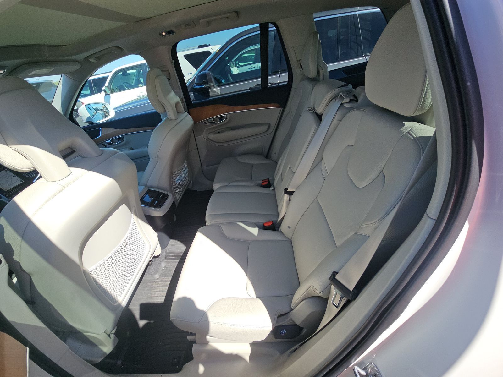 2021 Volvo XC90 T6 Momentum AWD
