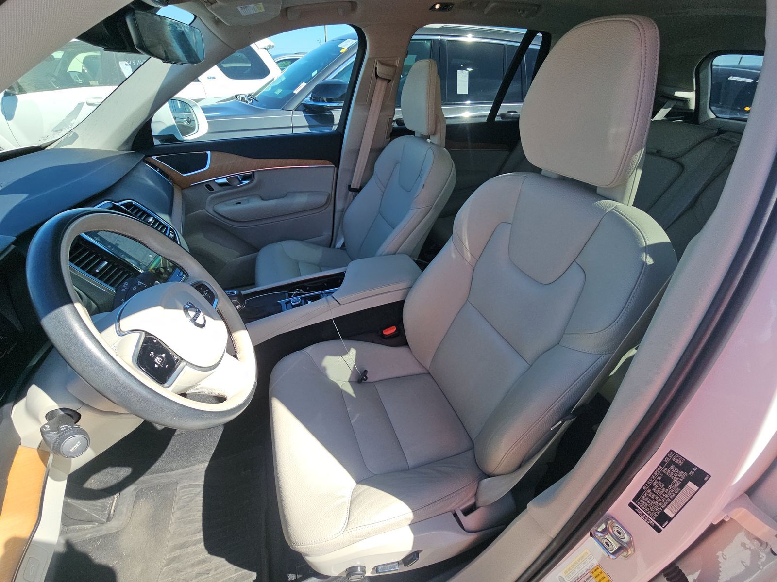 2021 Volvo XC90 T6 Momentum AWD