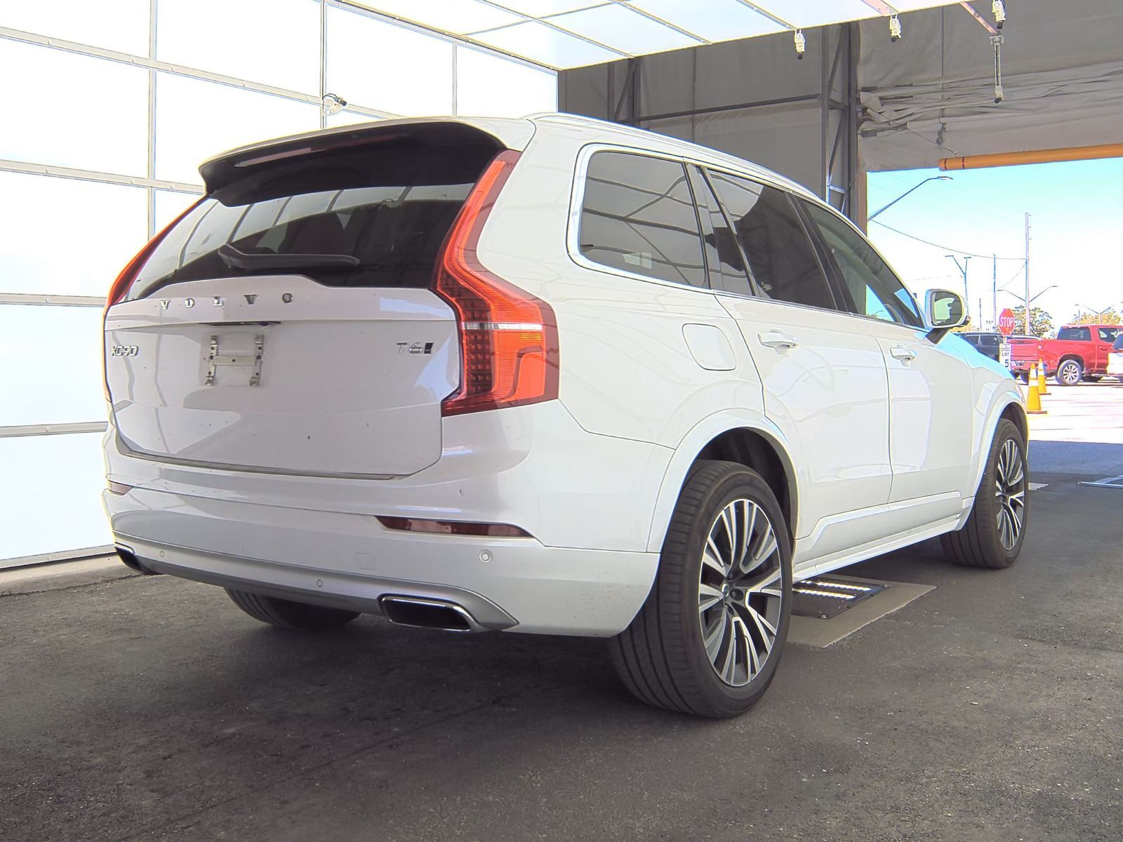 2021 Volvo XC90 T6 Momentum AWD