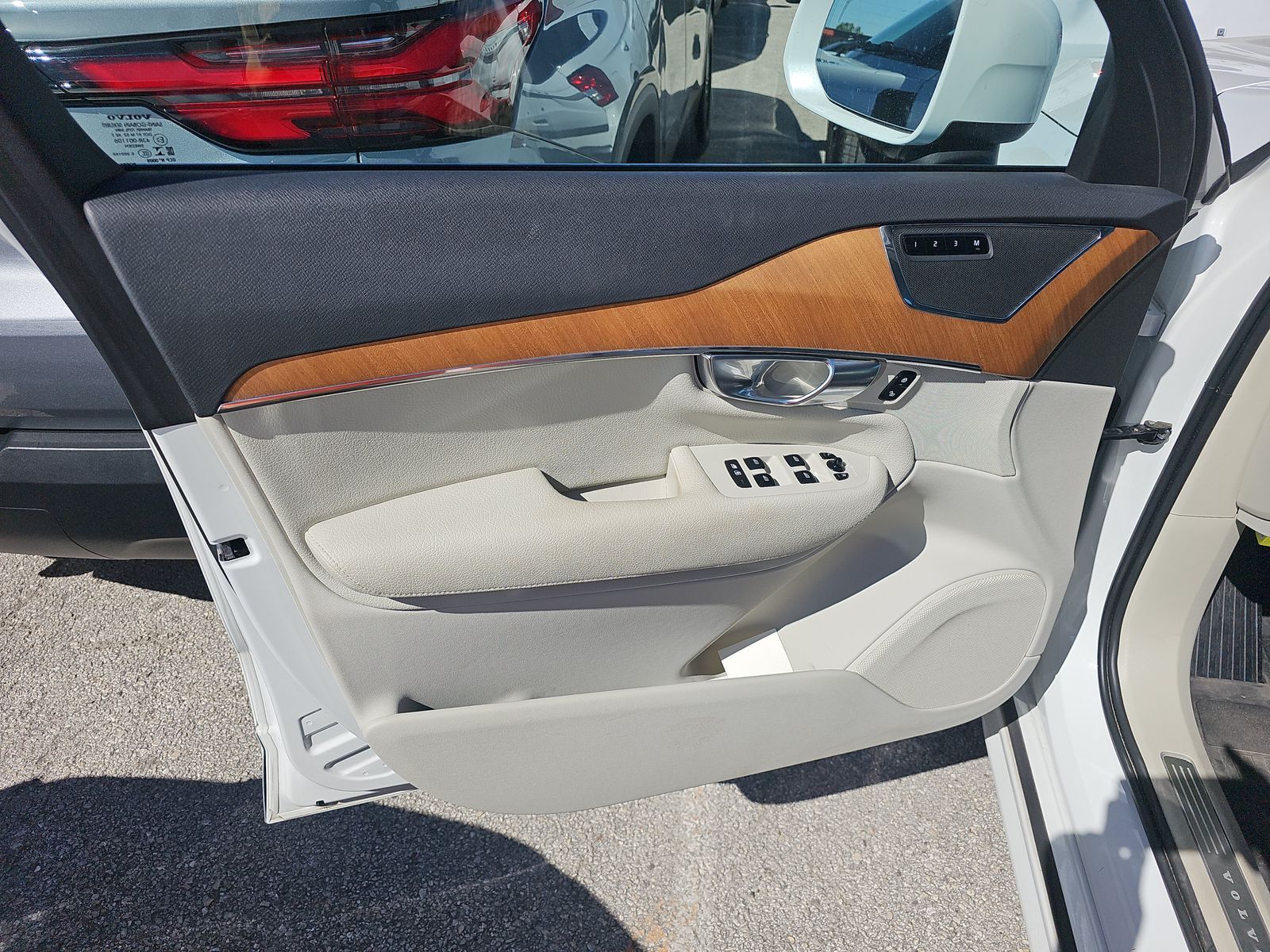 2021 Volvo XC90 T6 Momentum AWD